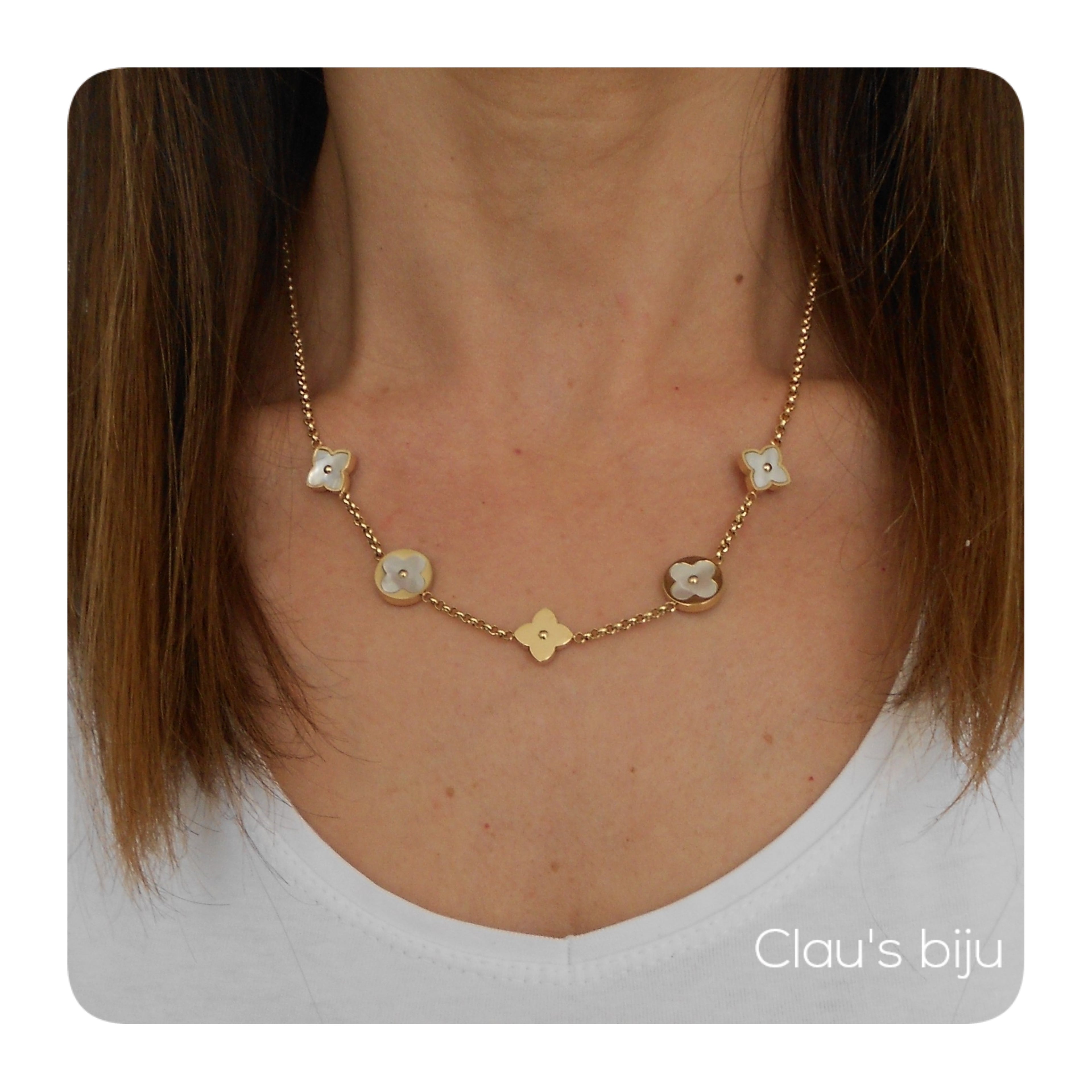 Pulseira em aço com pérolas e entremeio em madrepérola
