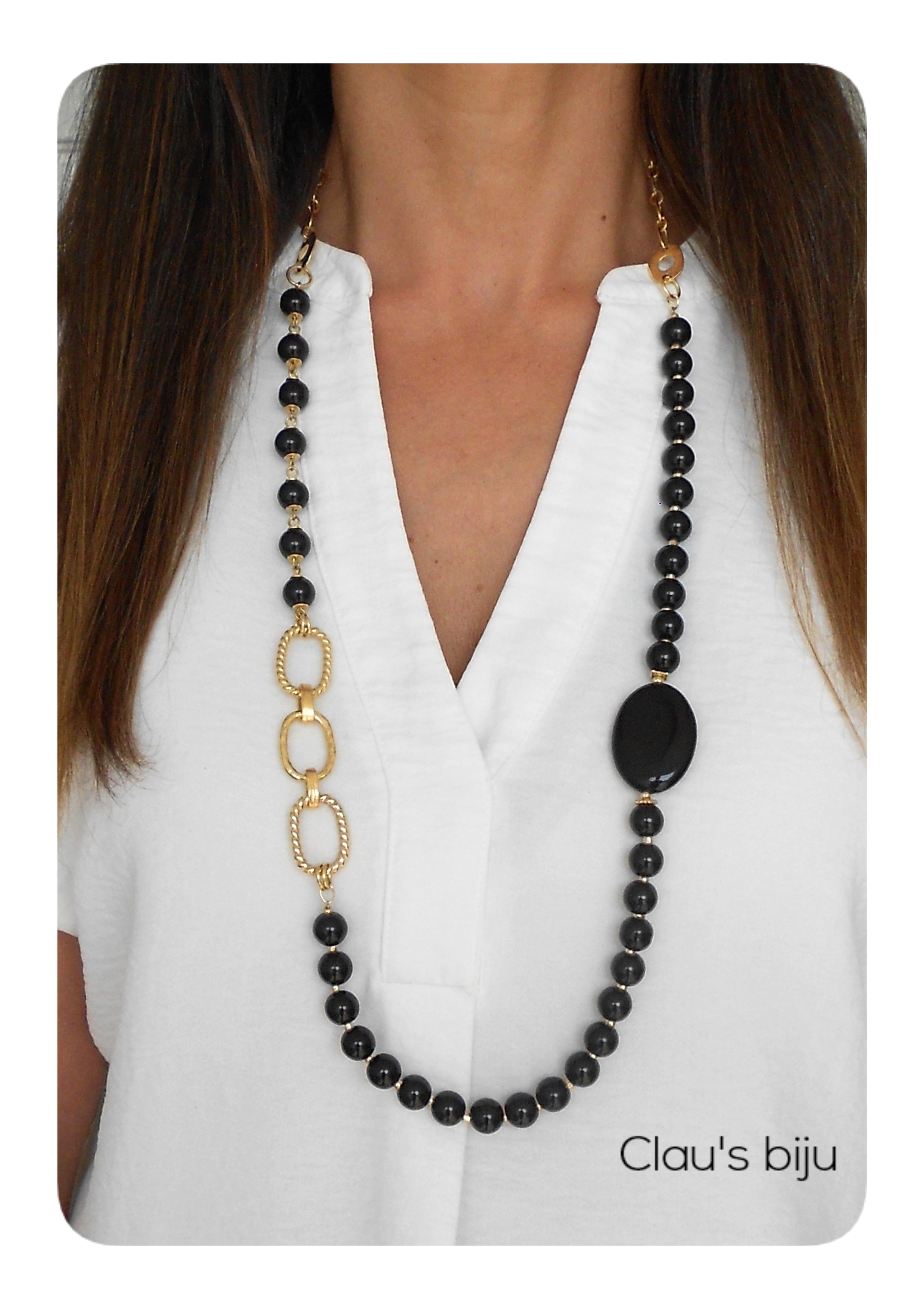 Colar com pedras ónix, banhado a ouro de 18 quilates