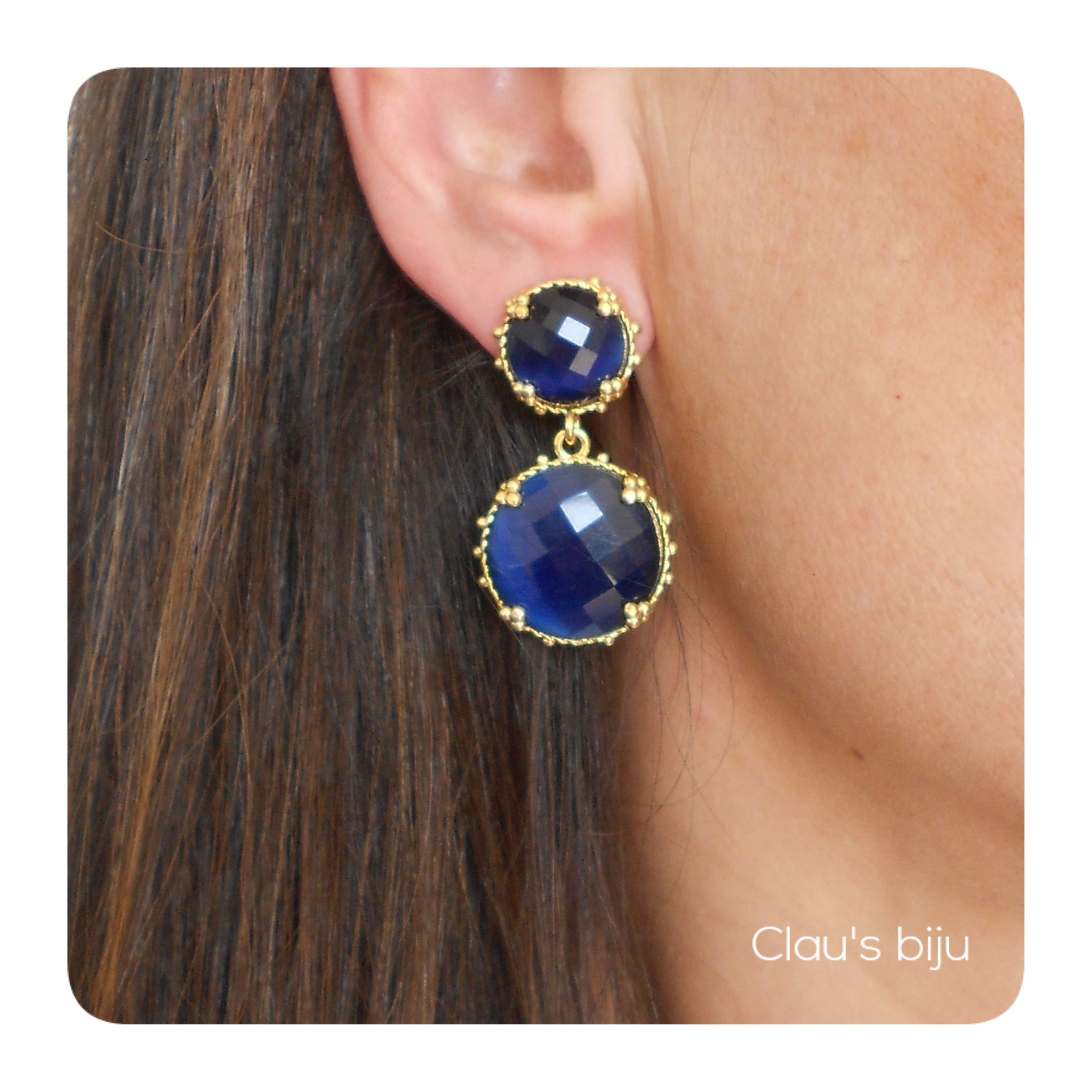 Brincos com pedra azul, banhados a ouro de 18 quilates