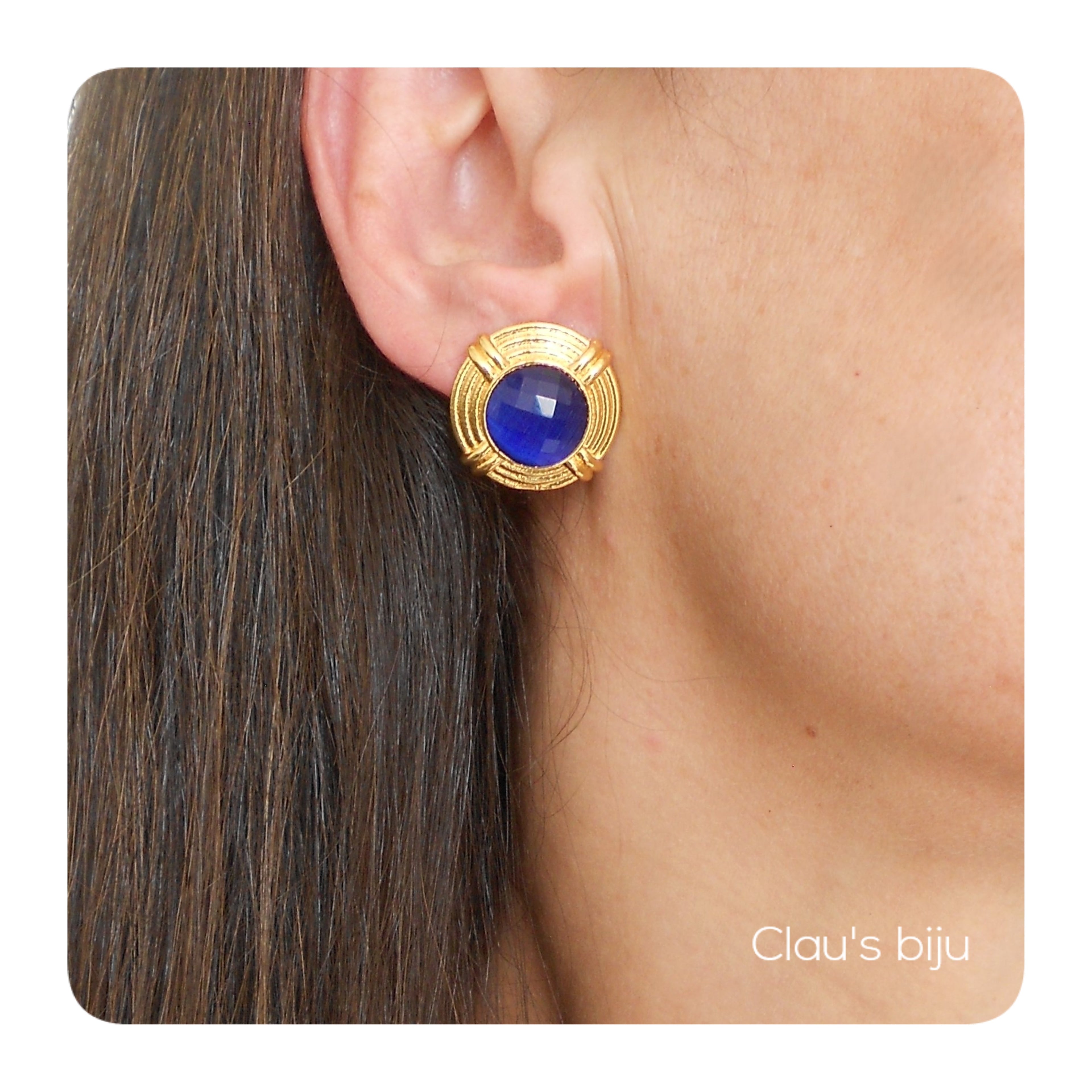 Brincos com pedra azul banhados a ouro de 18 quilates