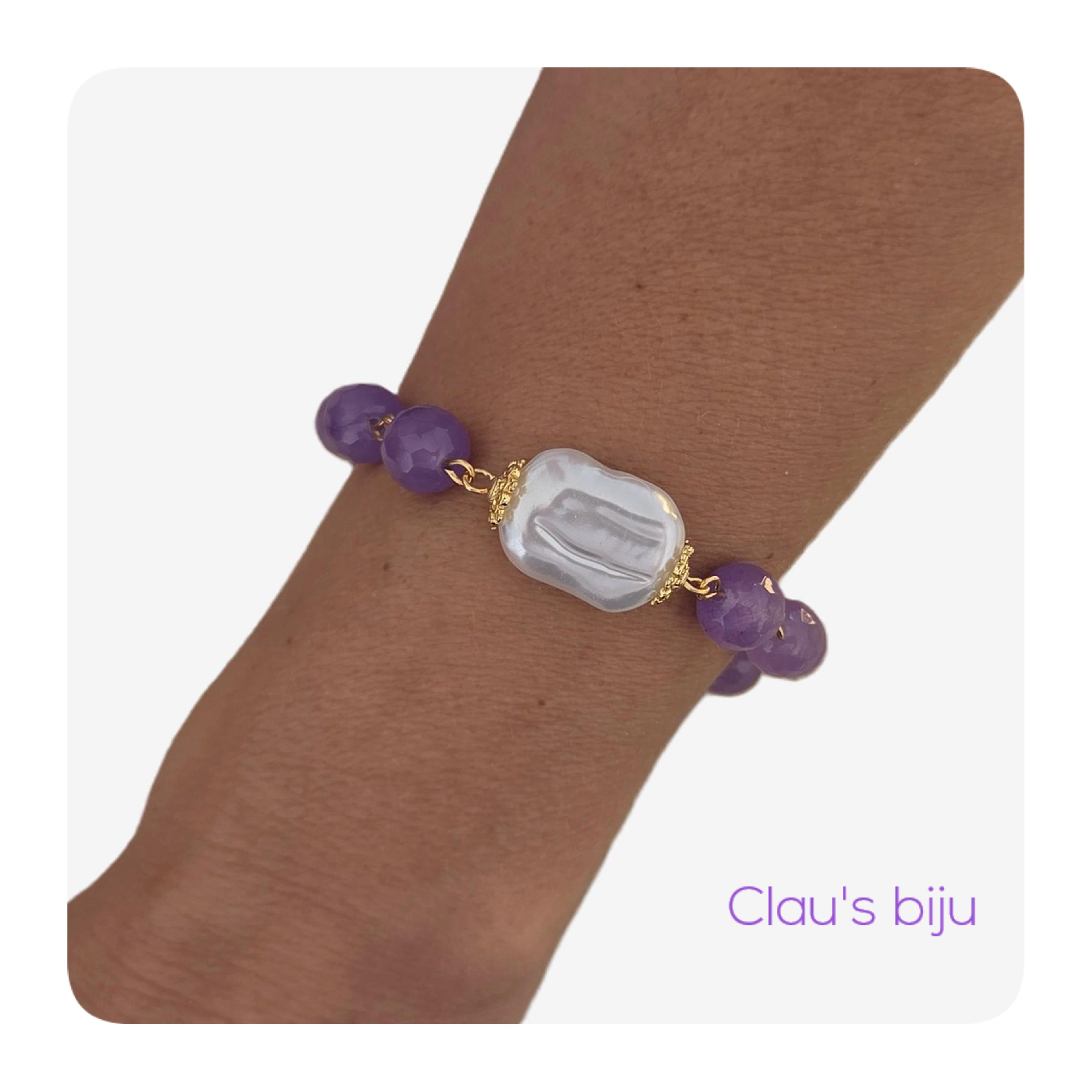 Colar com pedras lilás e peças banhadas a ouro