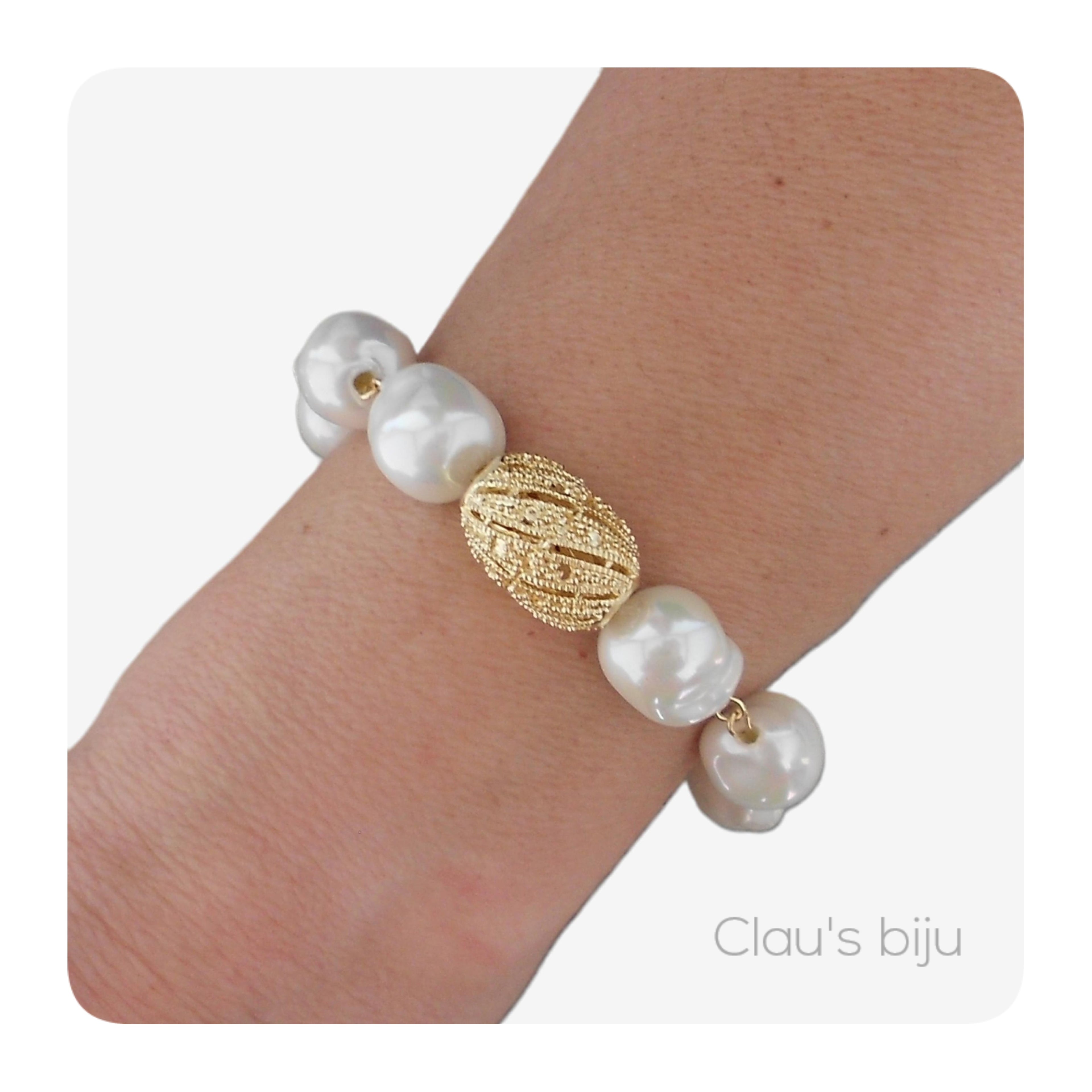 Pulseira de pérolas com peças banhadas  a ouro de 18 quilates