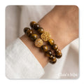 Pulseiras com pedras olho de tigre com peças banhadas a ouro