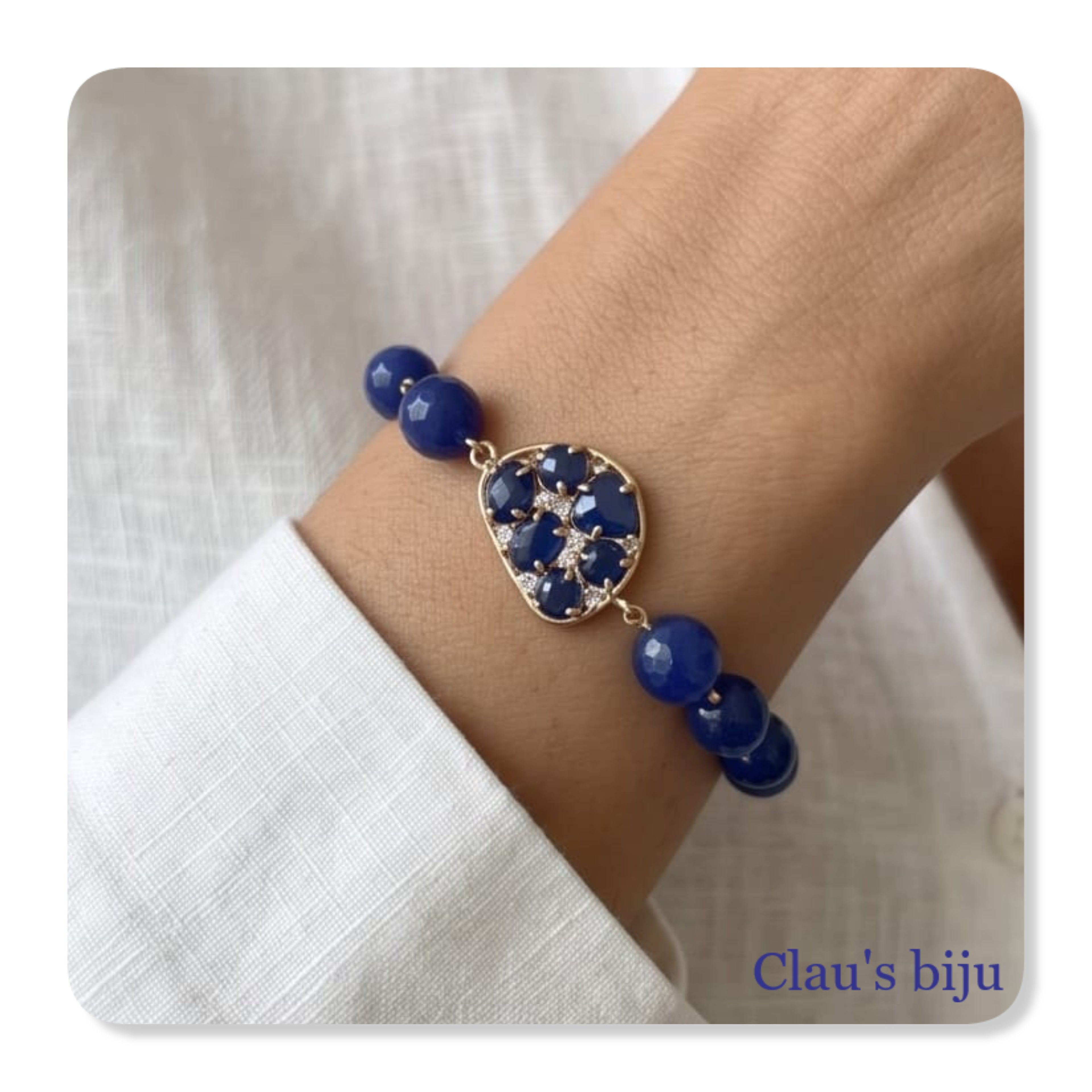 Pulseira com pedras azuis e peças em aço