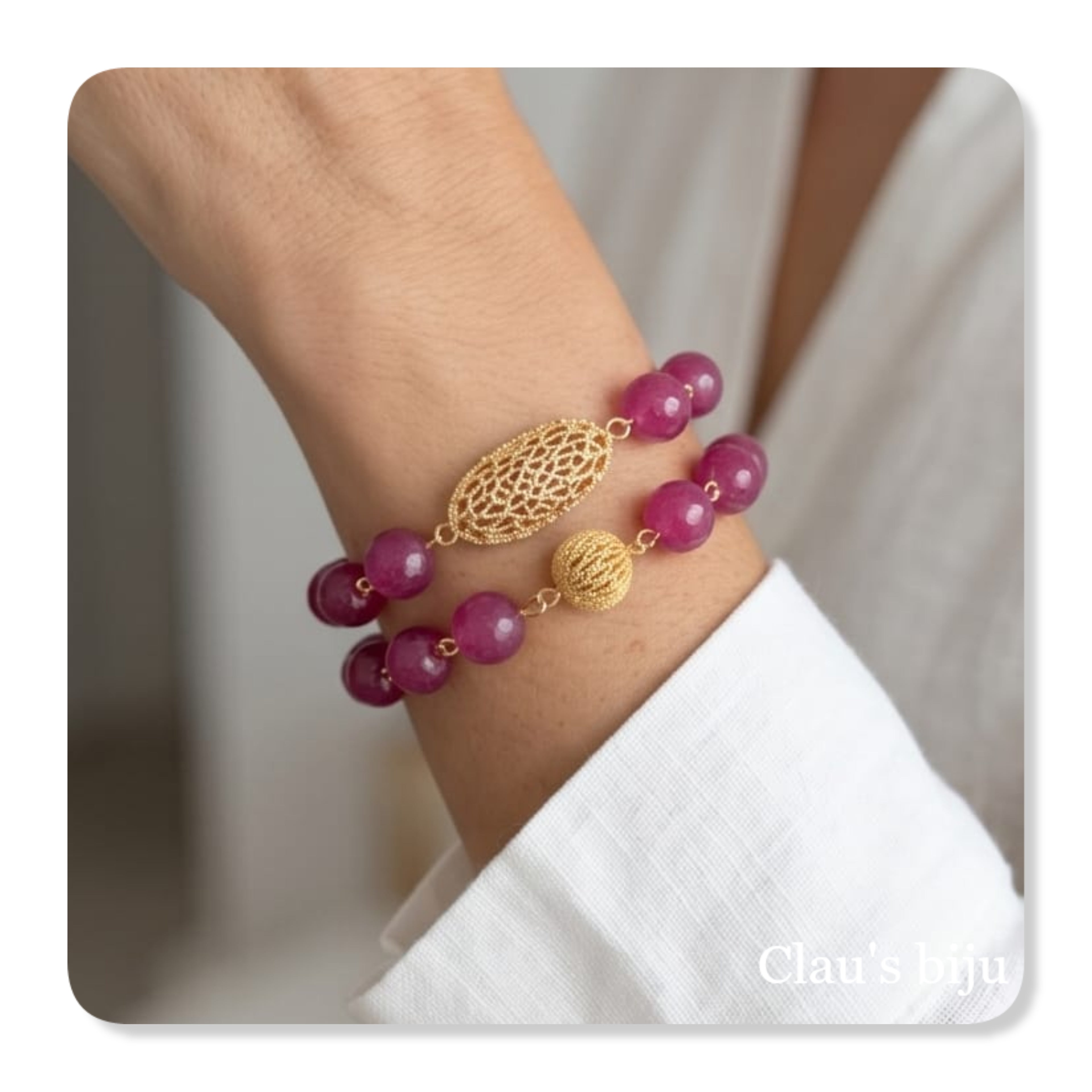 Bracelets with pink agate stones and gold-plated pieces.