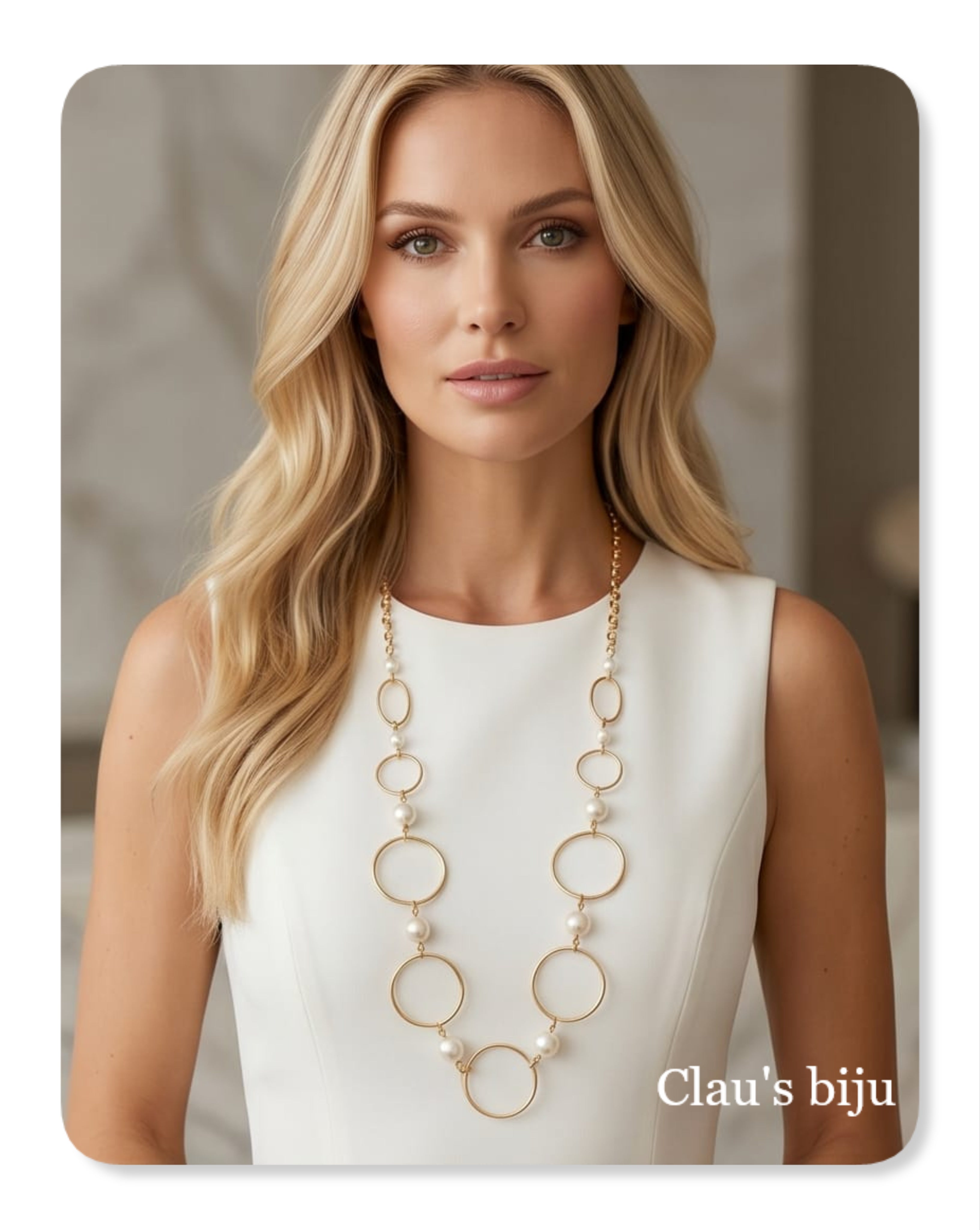 Necklace with pearls and 18-karat gold-plated pieces.