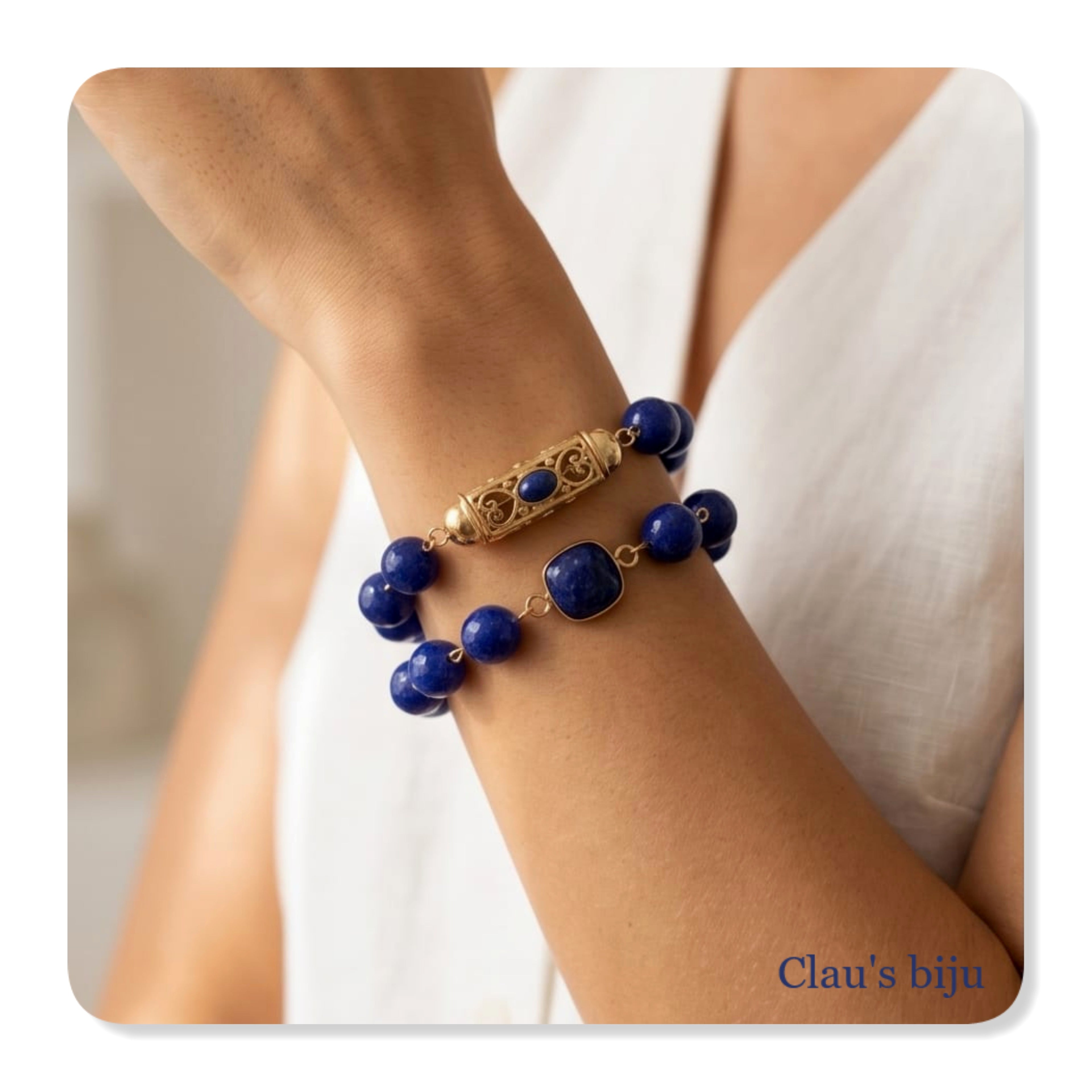 Pulseiras com pedras azuis e peças em aço