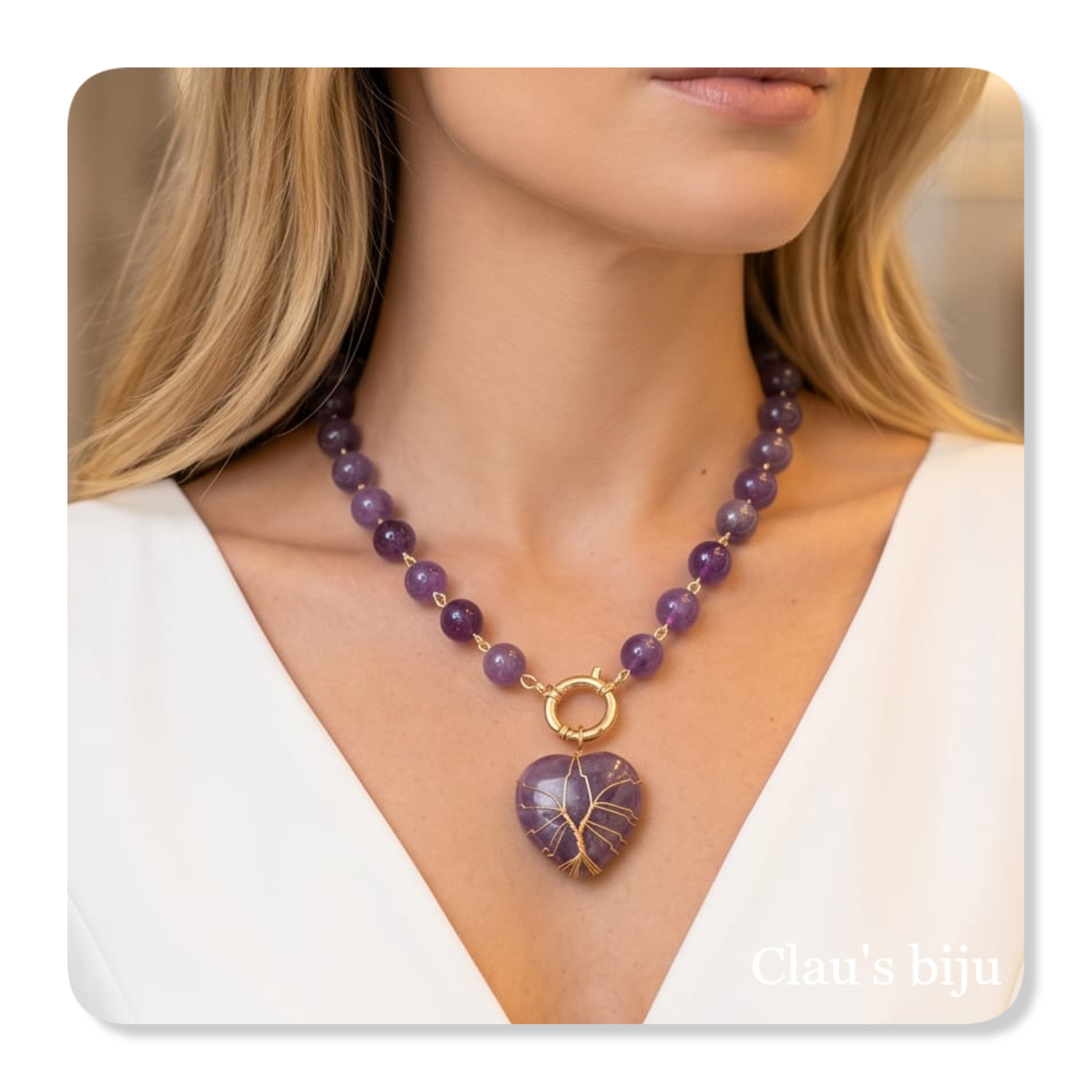 Collier orné de pierres d'améthyste.
