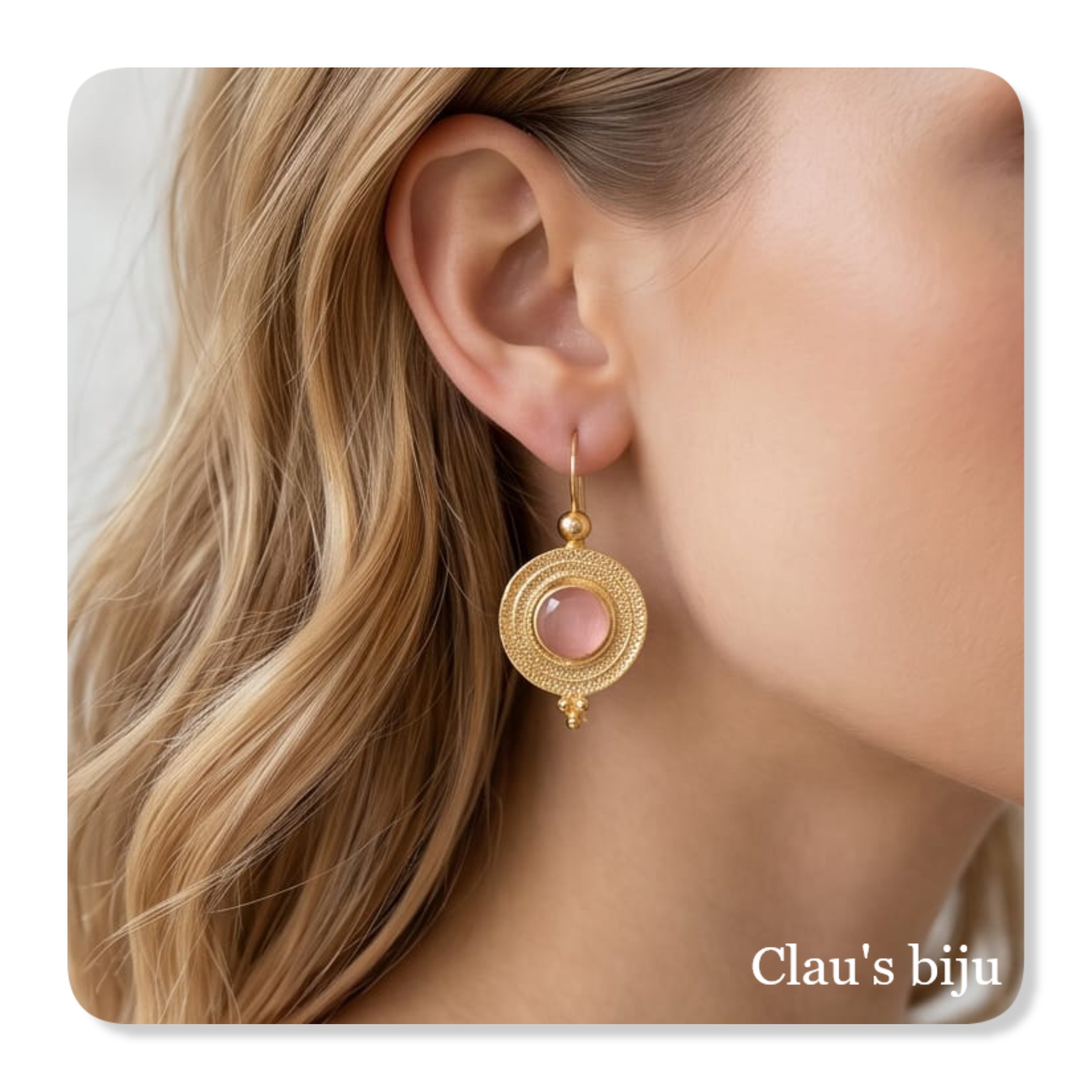 Brincos com pedra rosa, banhados a ouro de 18 quilates