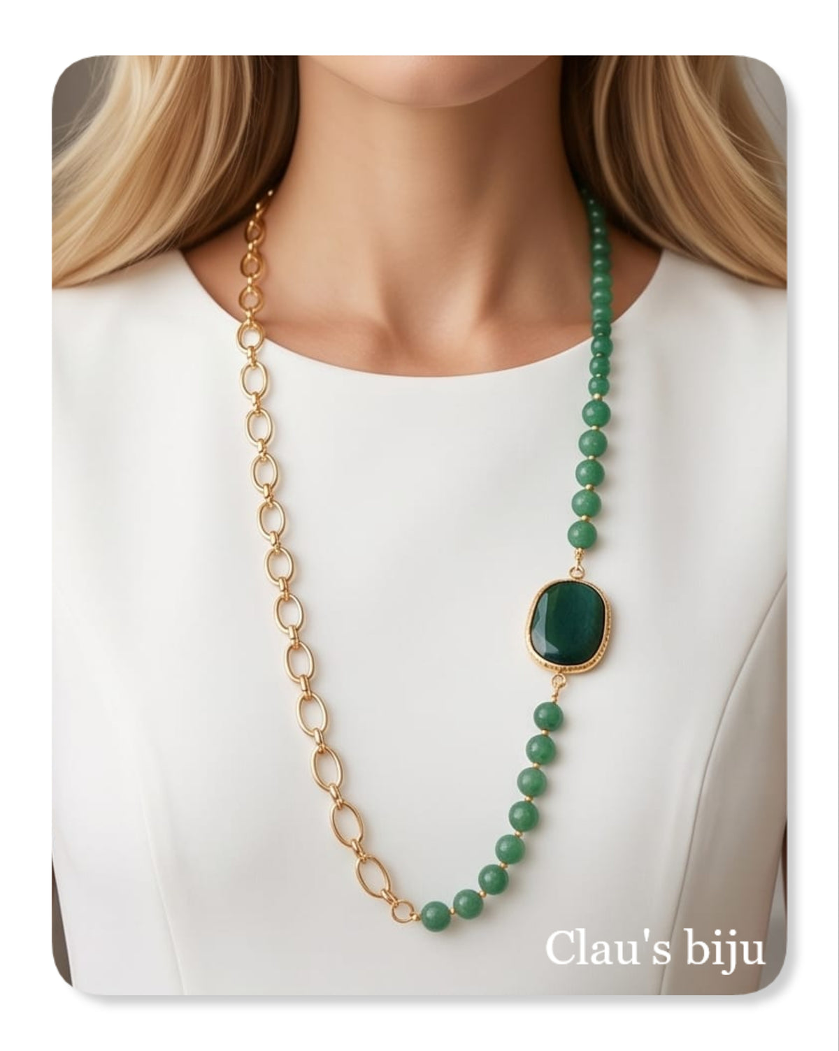 Colar com pedras verdes banhado a ouro de 18 quilates