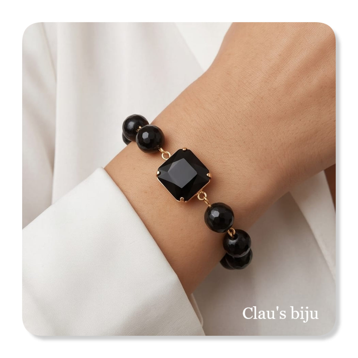 Pulseira com pedras ónix com peça banhada a ouro