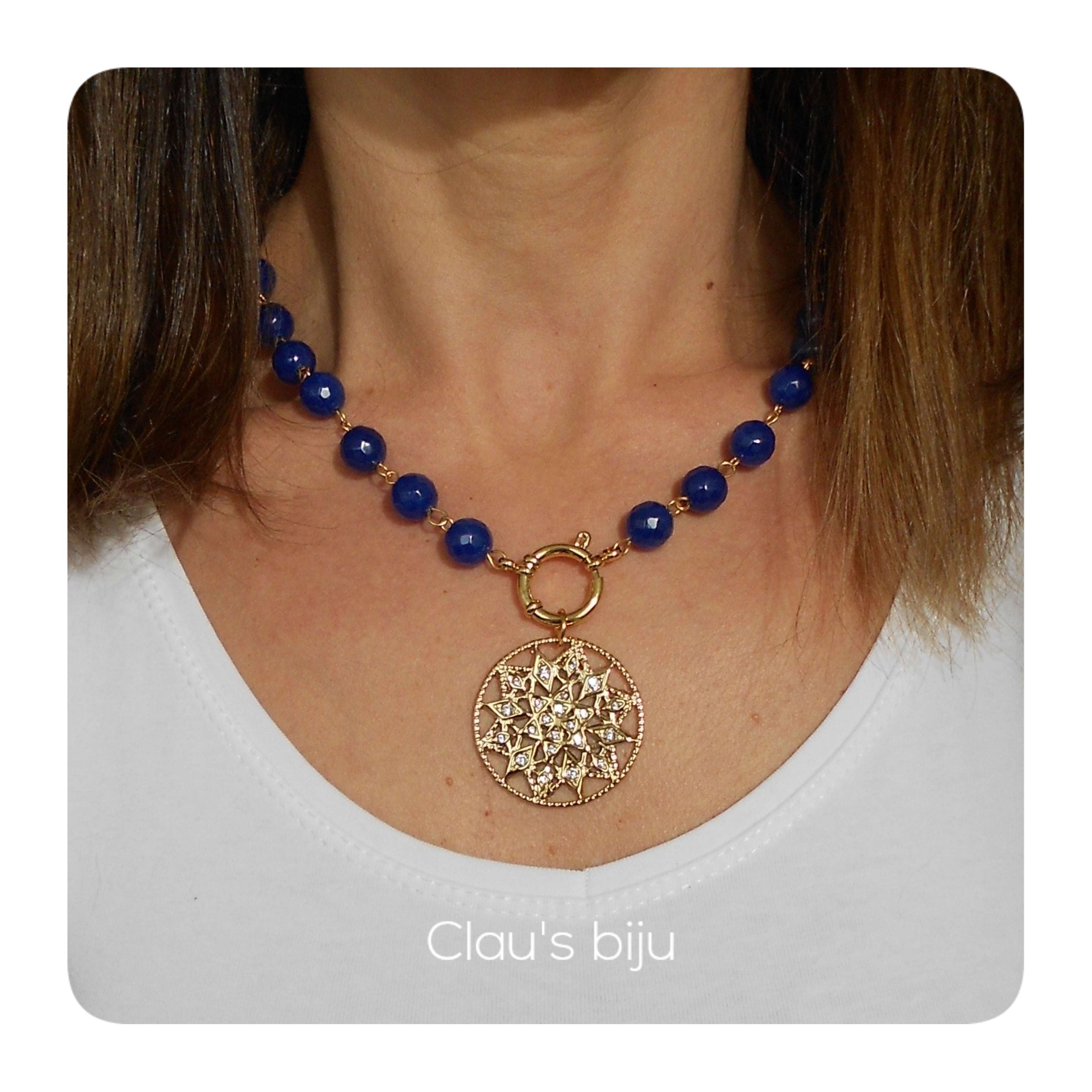 Colar com pedras azuis