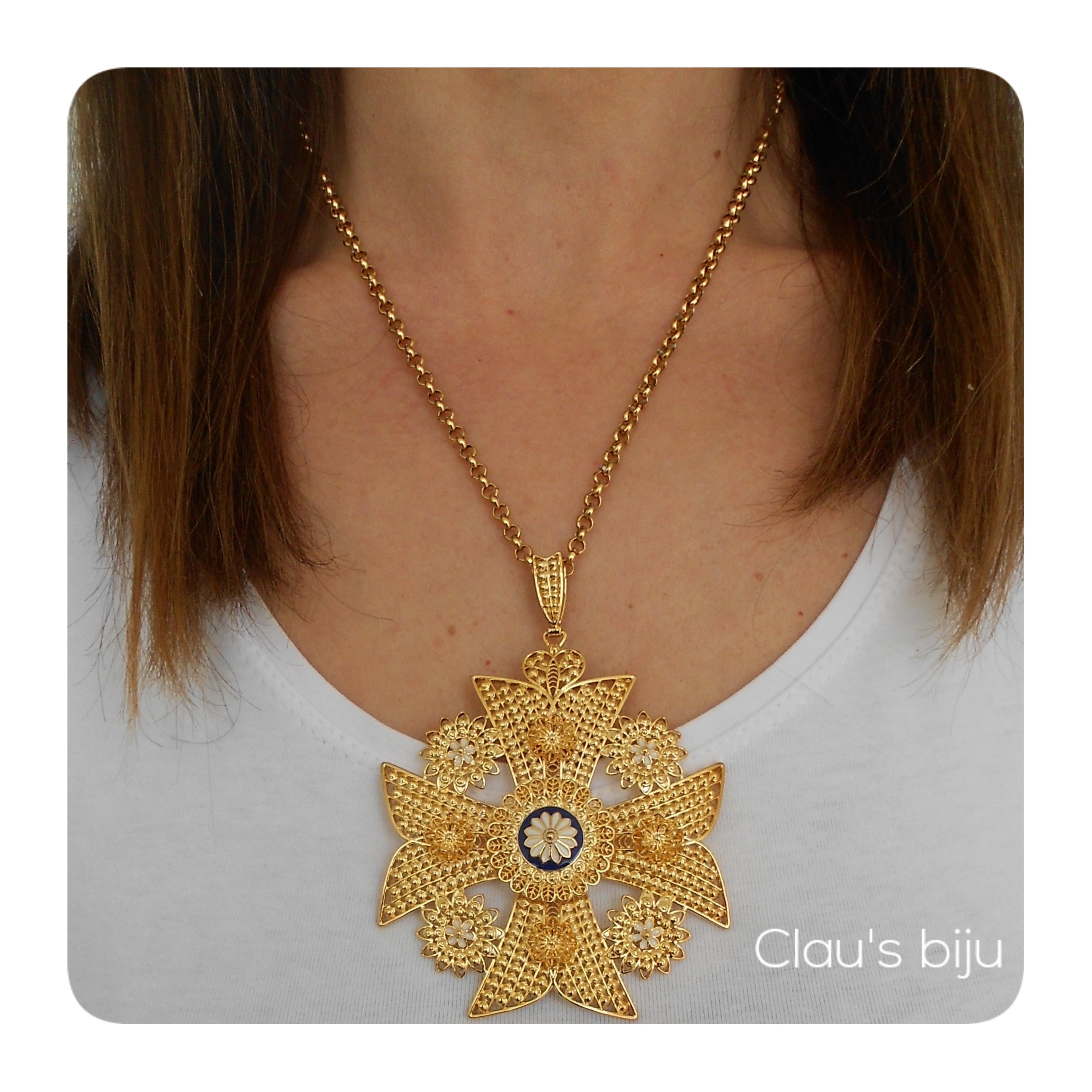 Colar com cruz de Malta, em aço