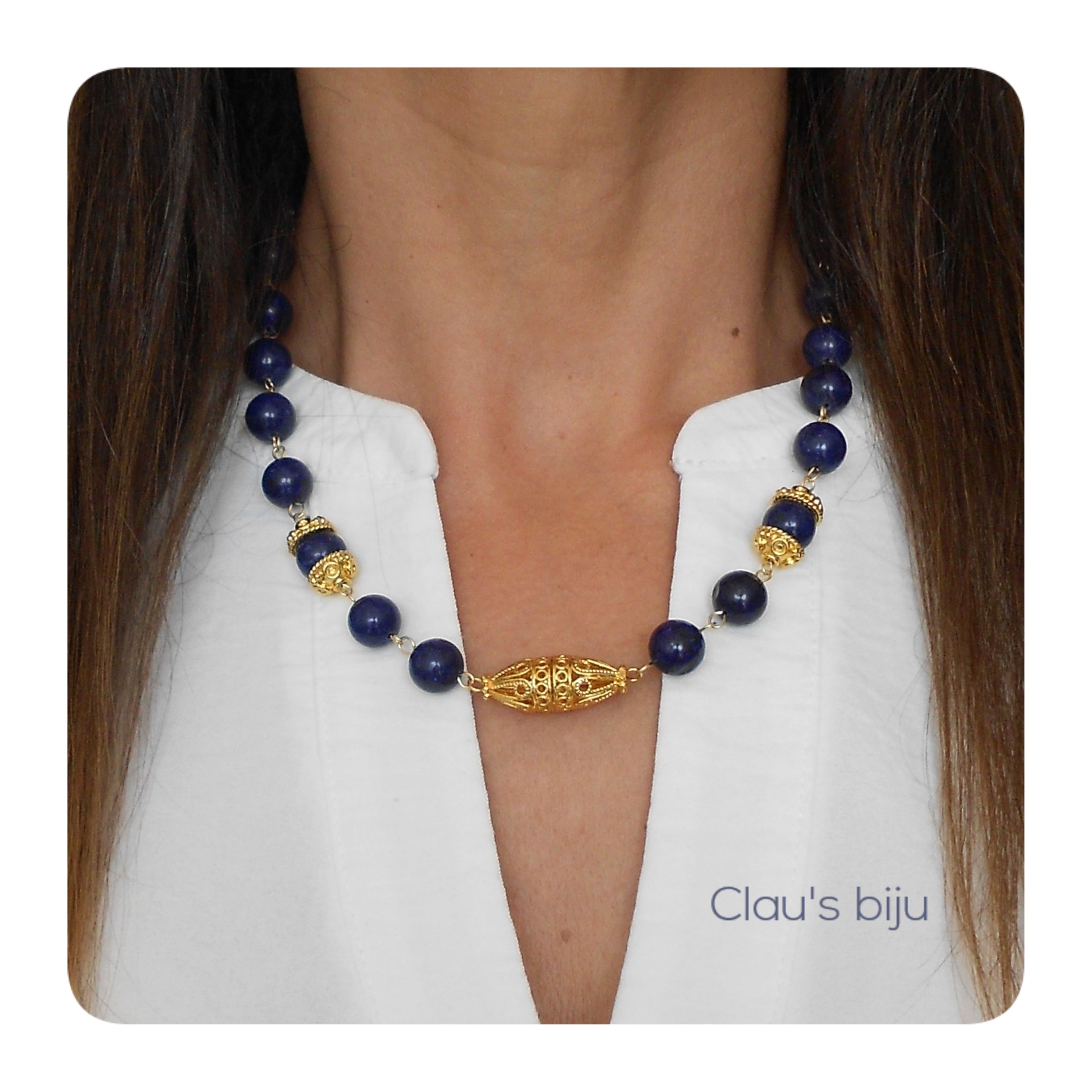 Colar com pedras Lápis Lazuli com peças banhadas a ouro