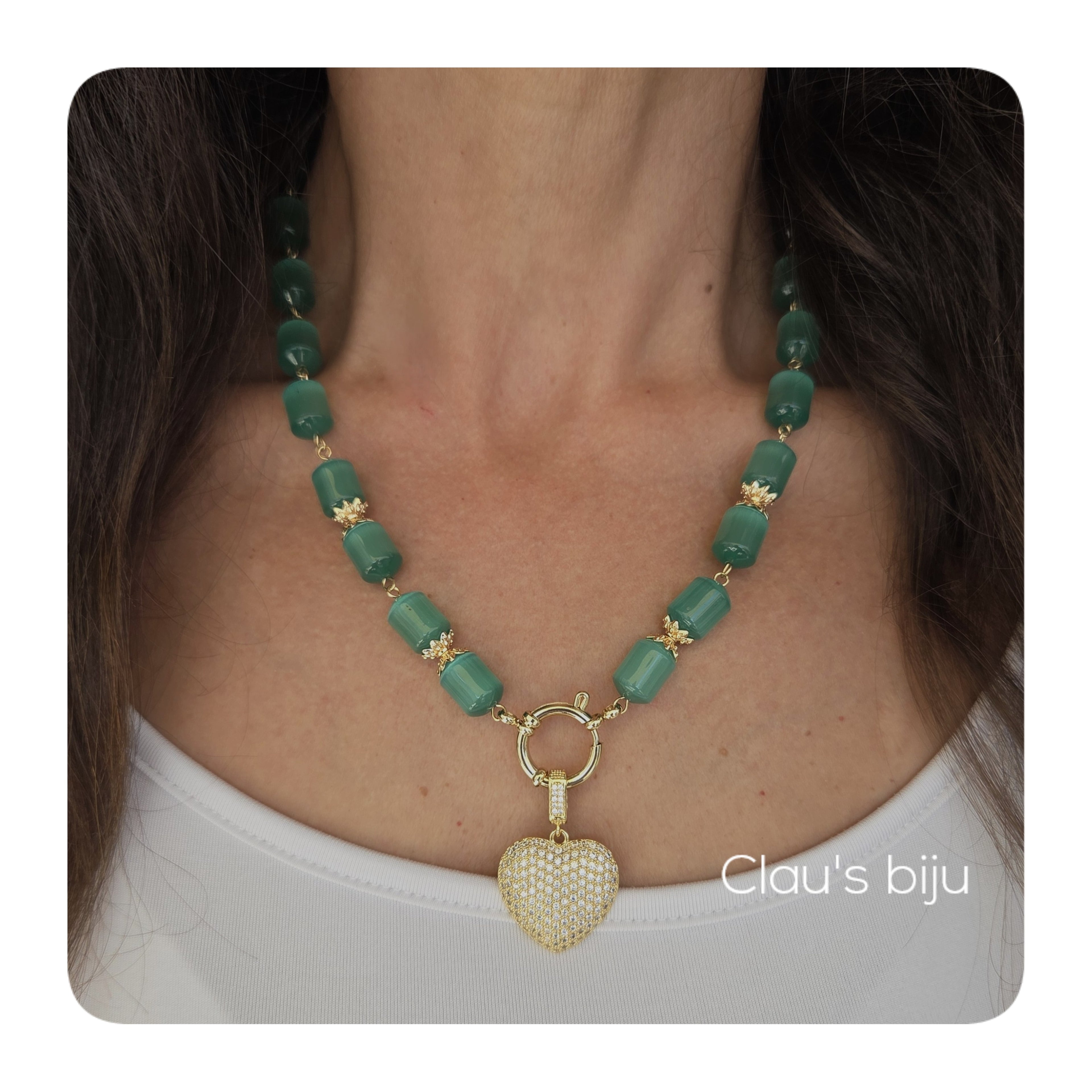 Colar com pedras Olho de gato verdes com peças banhadas a ouro