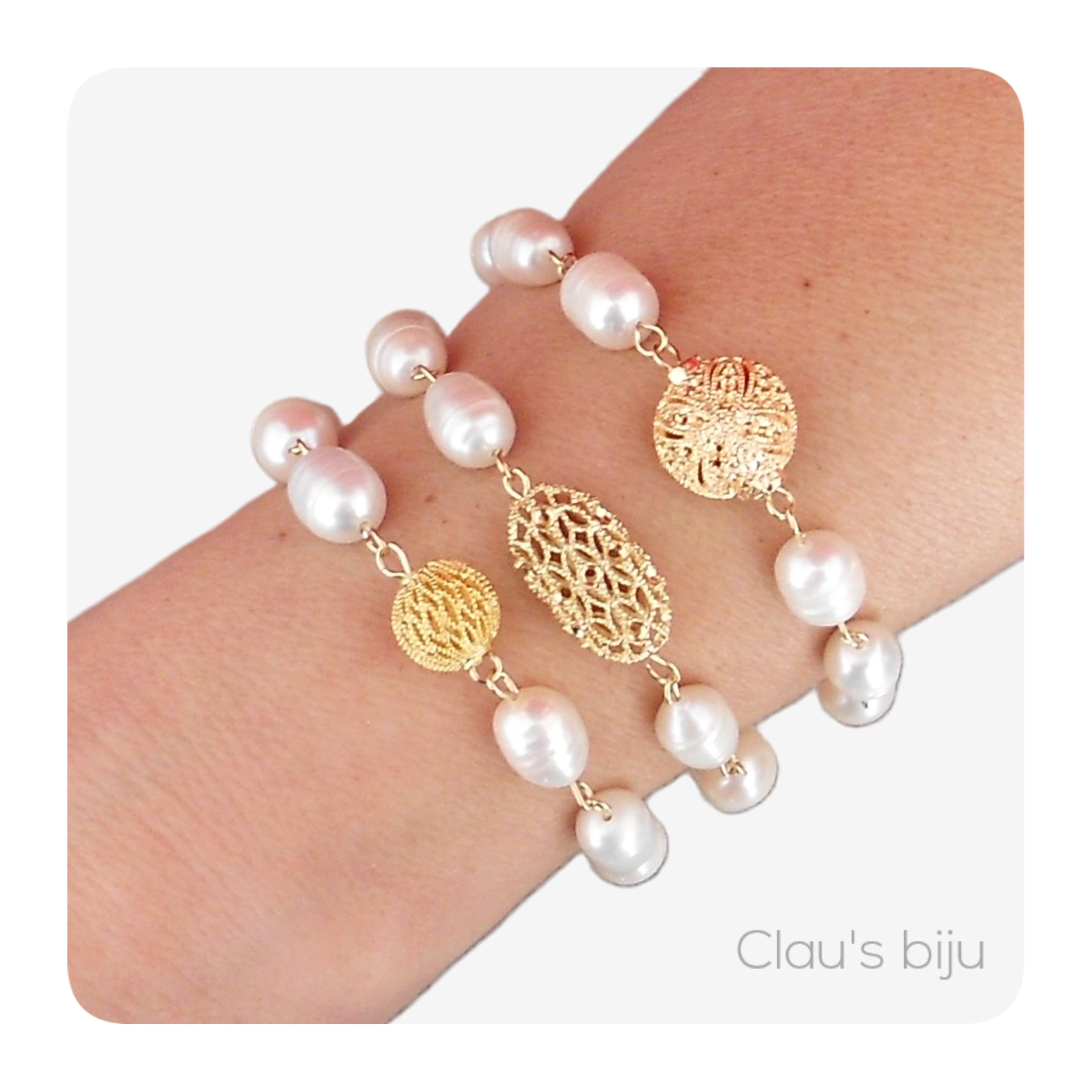 Pulseiras com pérolas de água doce e peças banhadas a ouro