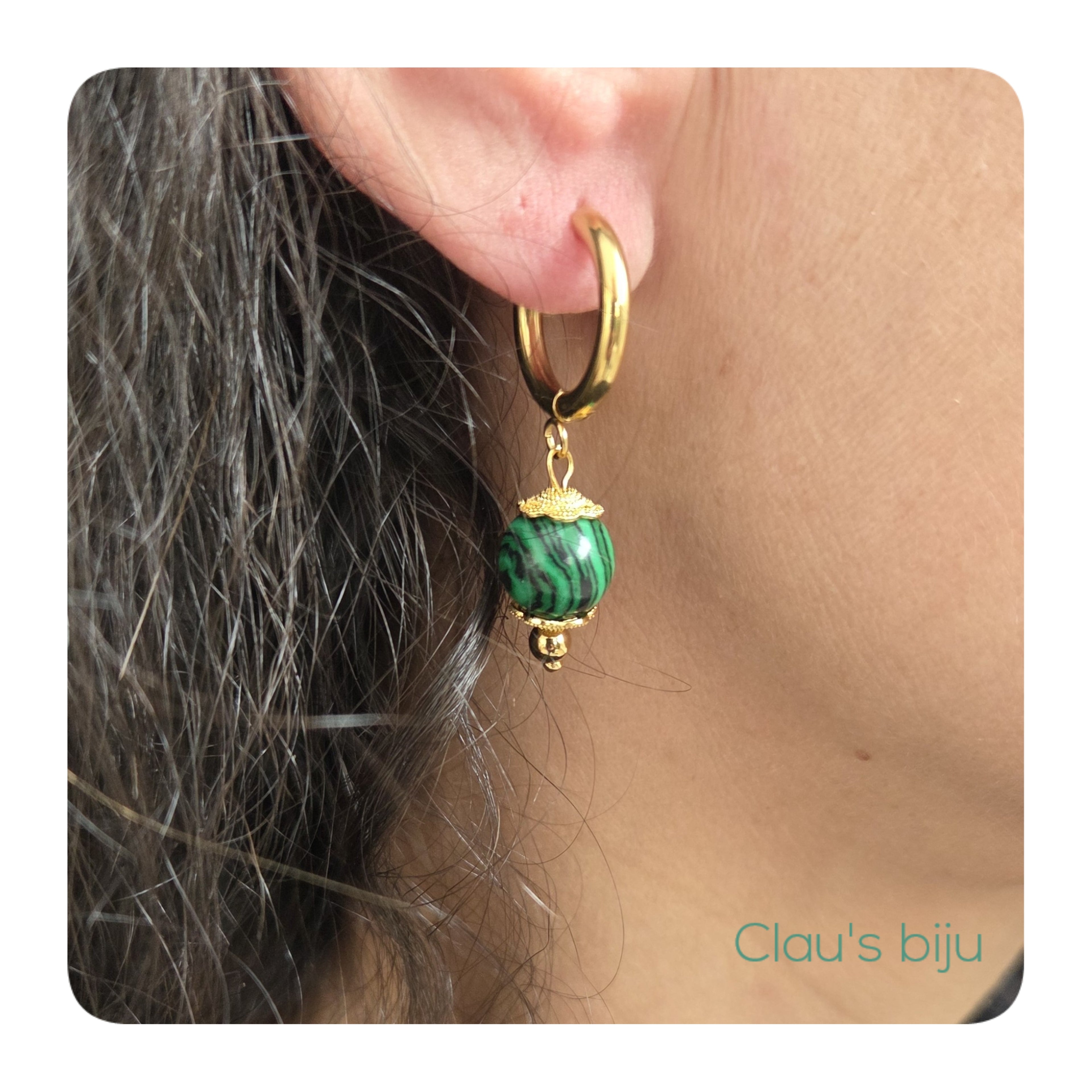 Steel earrings with malachite stone.