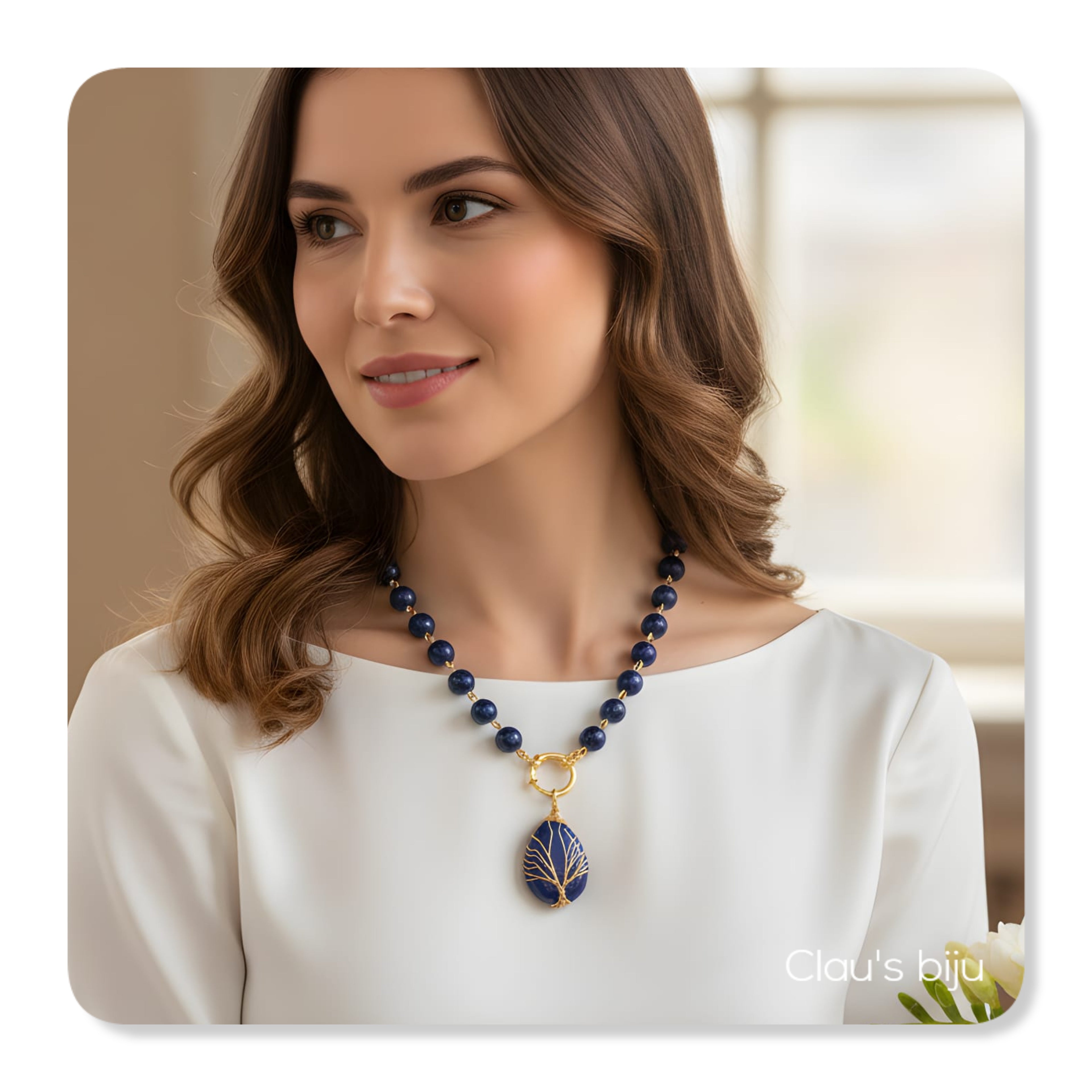 Collier orné de pierres de lapis-lazuli