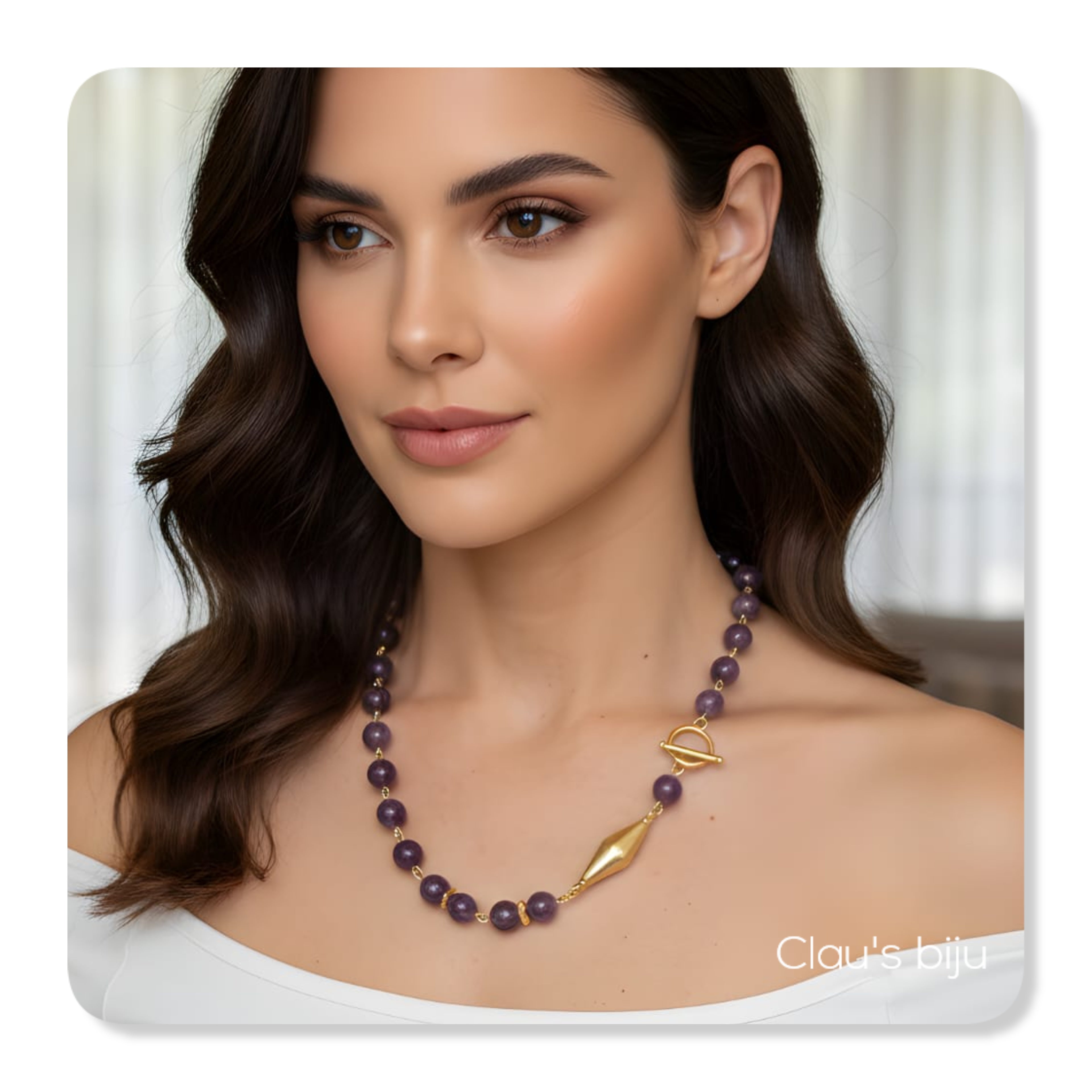 Collier en pierre d'améthyste avec des pièces plaquées or.