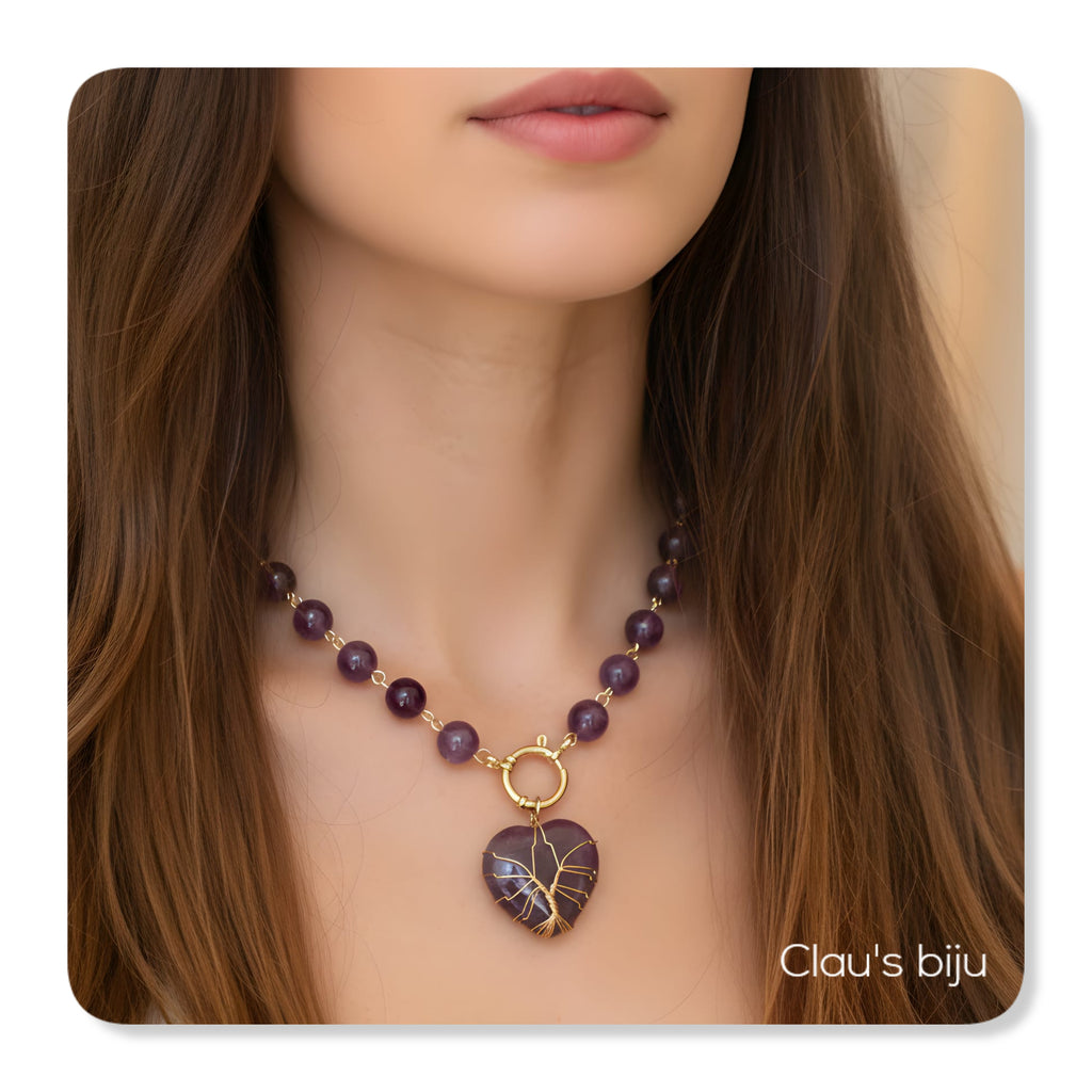 Bracelet orné de pierres d'améthyste.