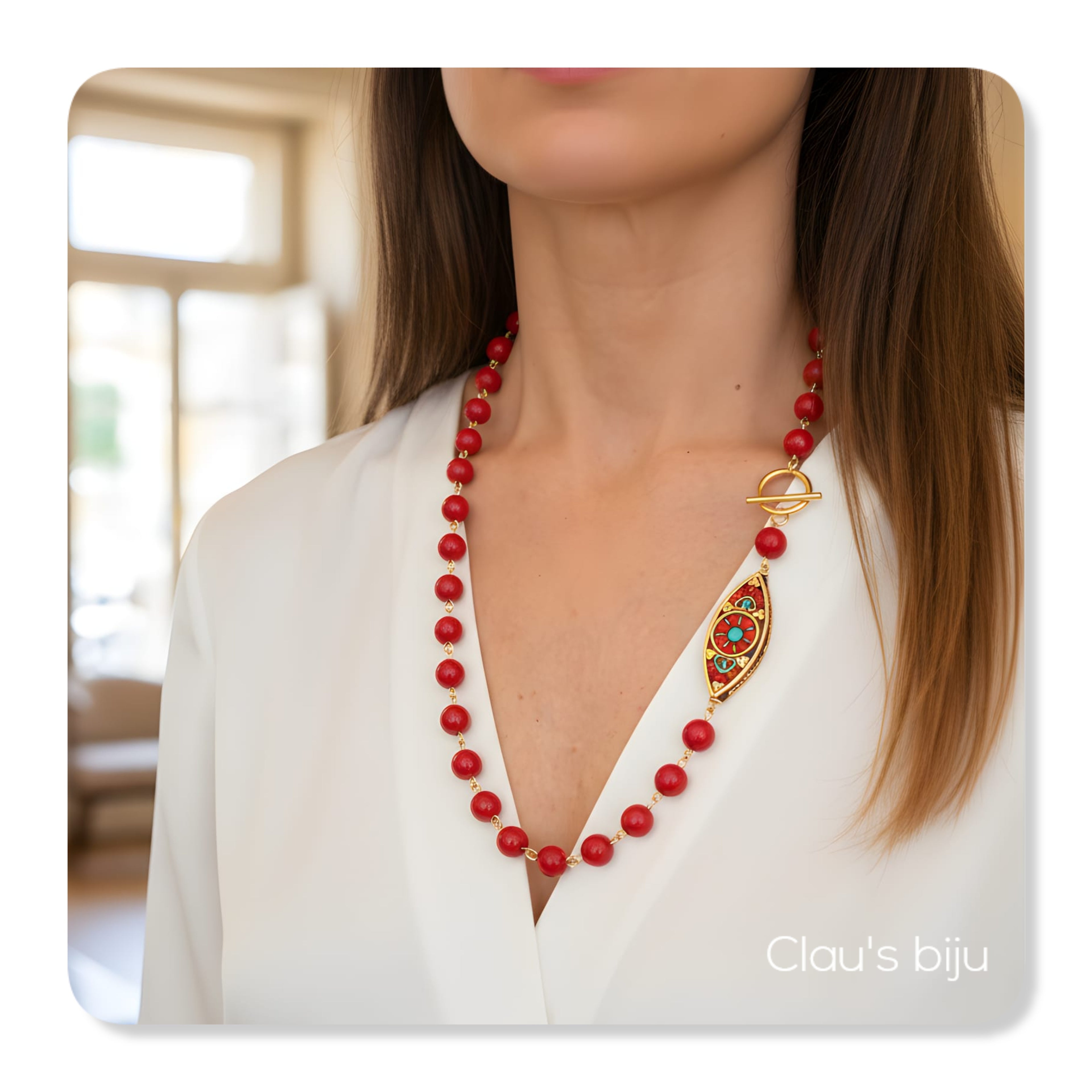 Pulseiras com pedras vermelhas e peças banhadas a ouro de 18 quilates