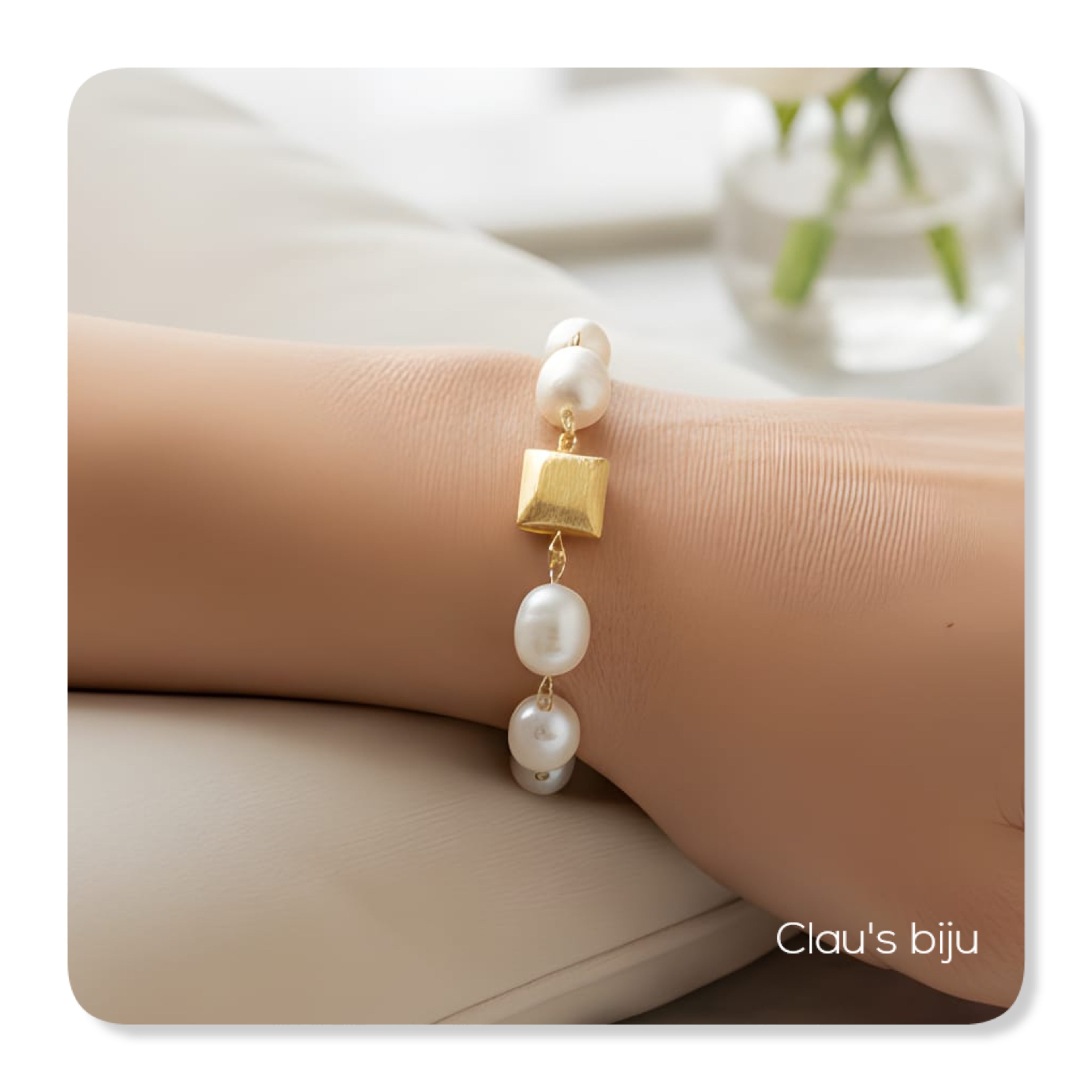 Freshwater pearl bracelet with gold-plated setting.