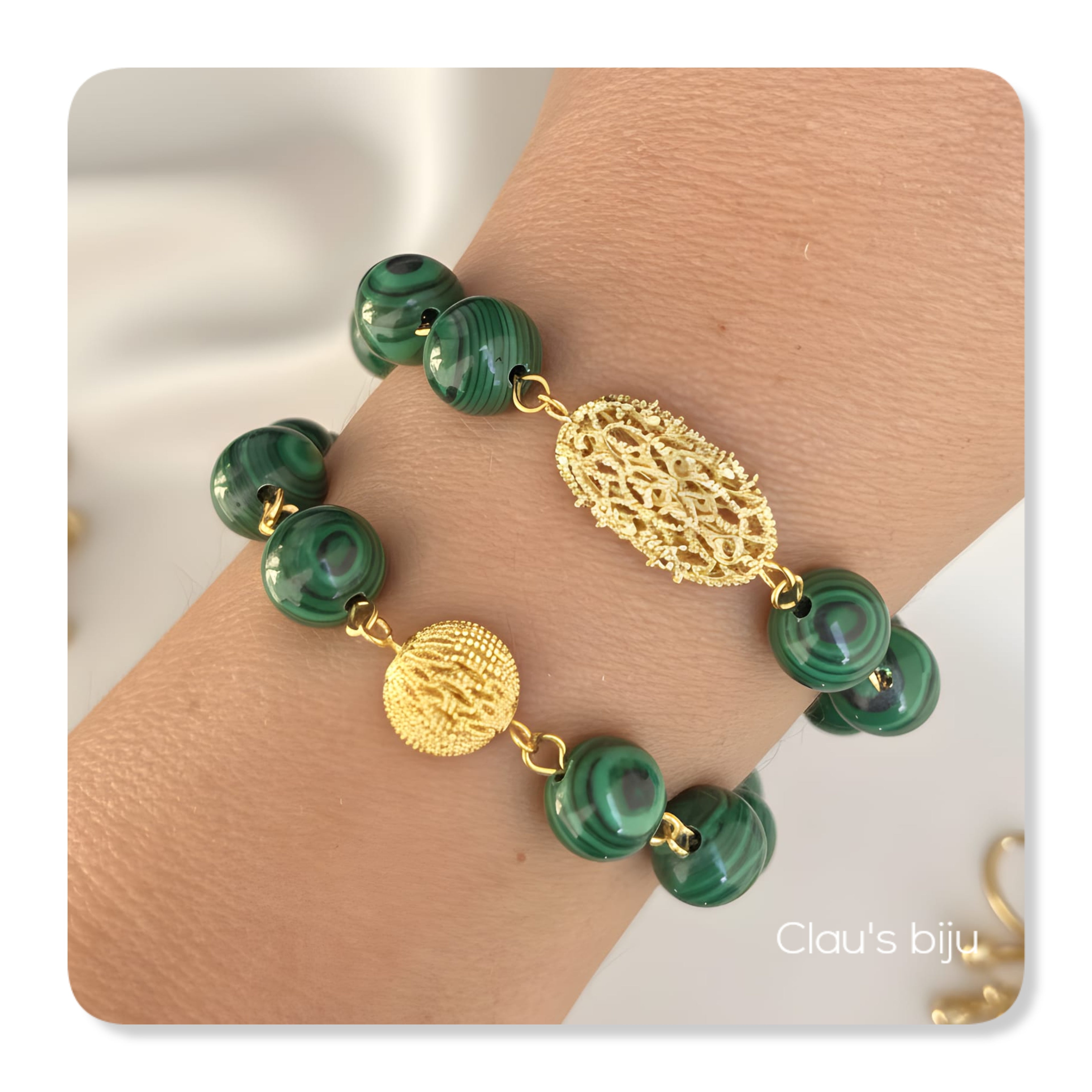 Collier orné de pierres de malachite