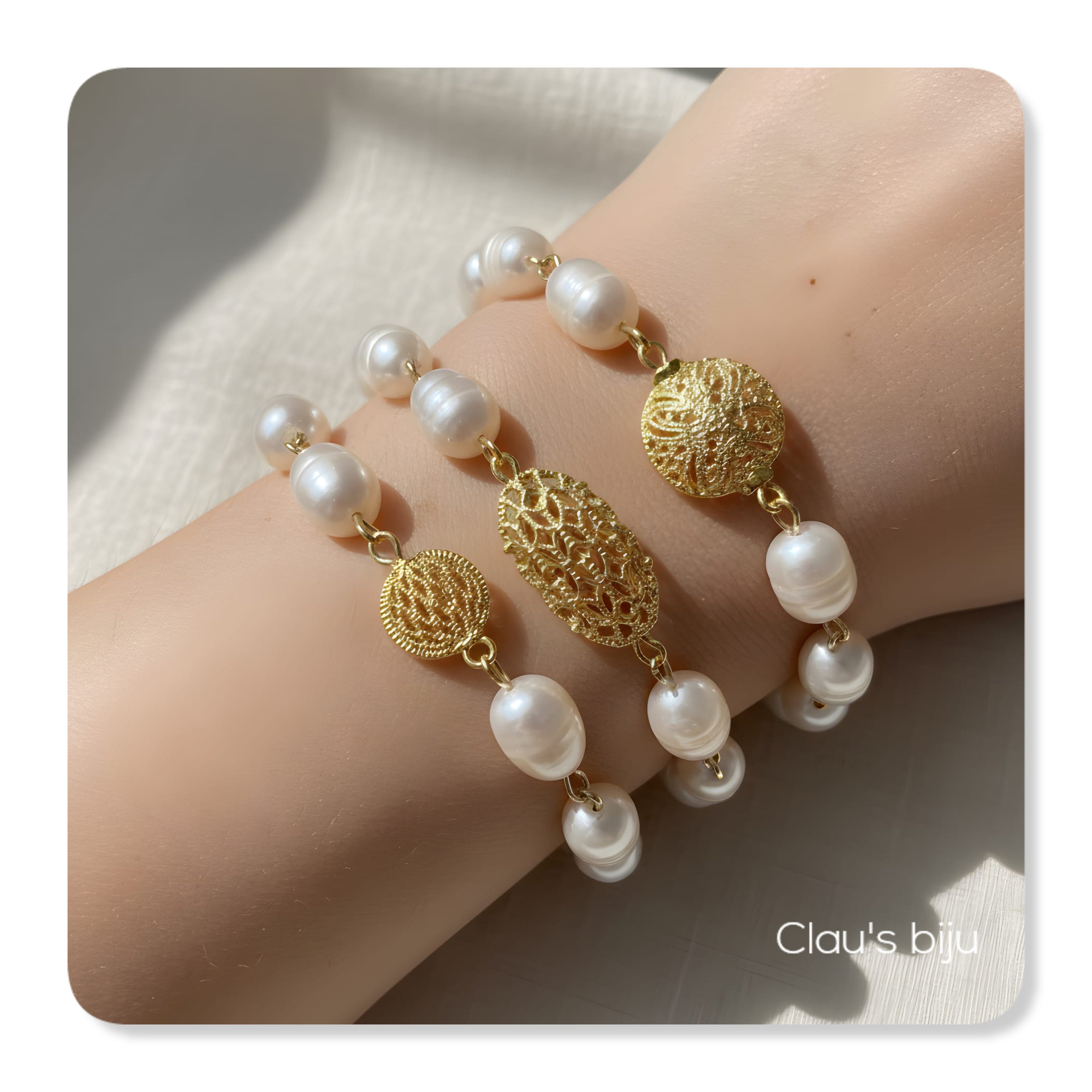 Pulseiras com pérolas de água doce e peças banhadas a ouro