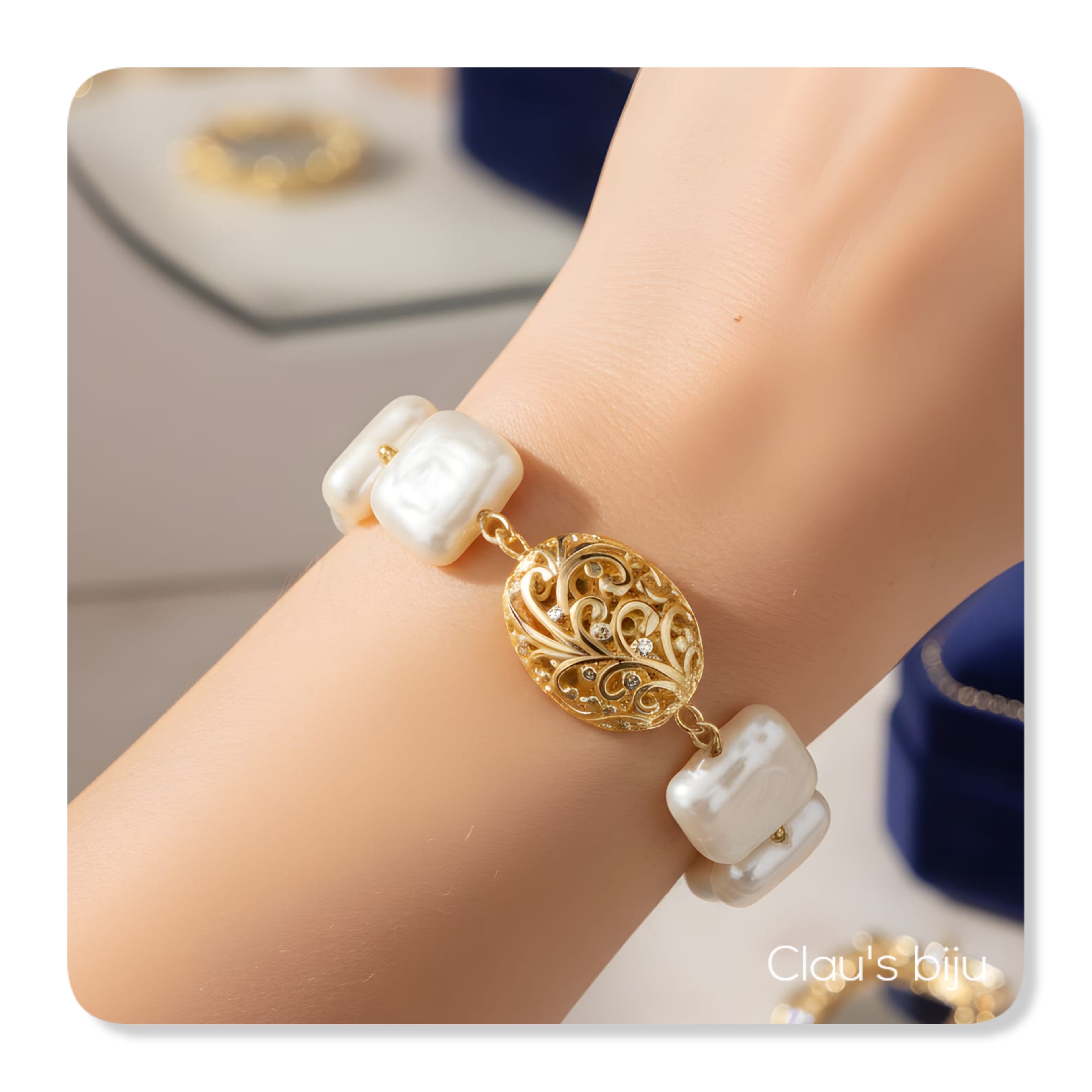 Bracelet avec pièce plaquée or.