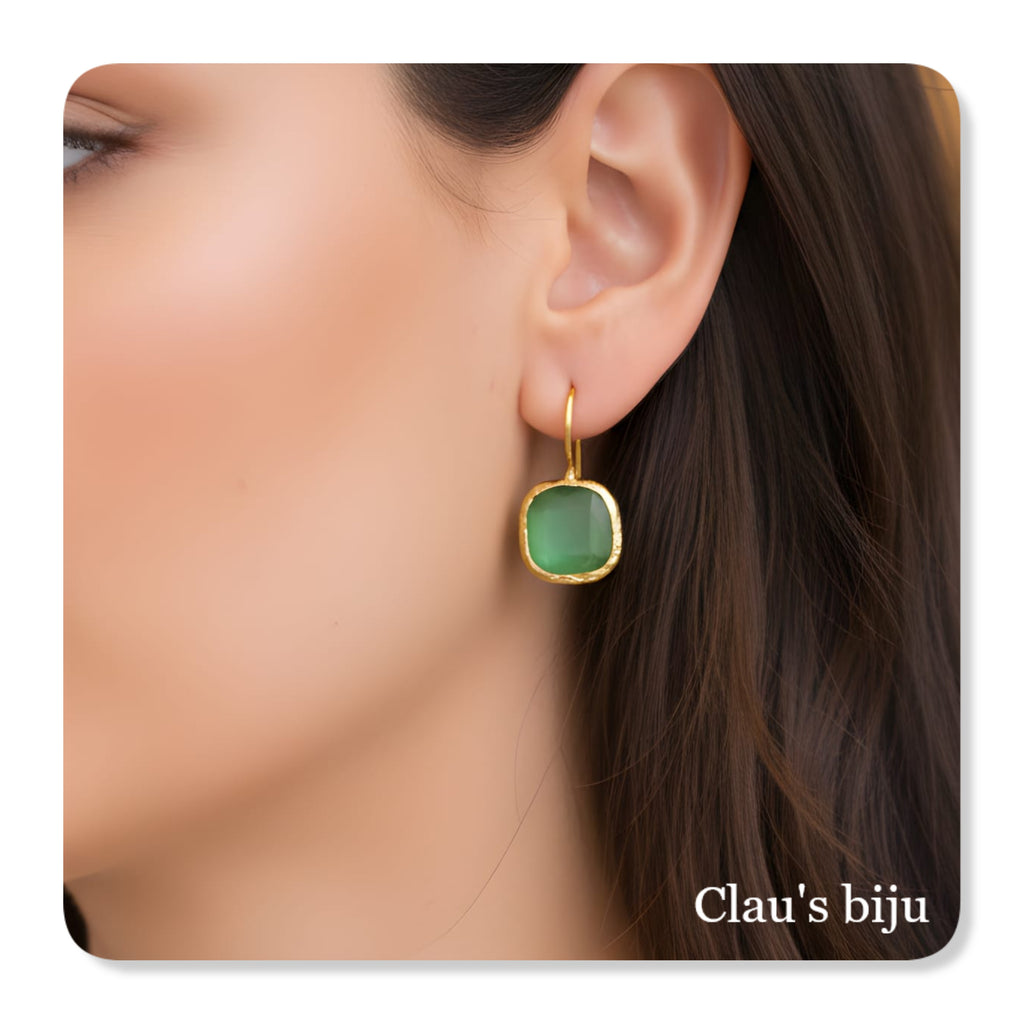 Earrings plated in 18 karat gold.