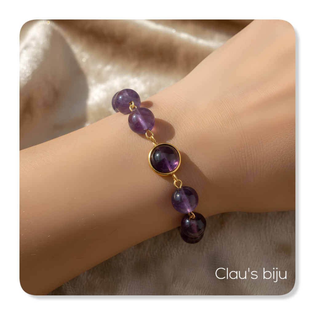 Bracelet orné de pierres d'améthyste.