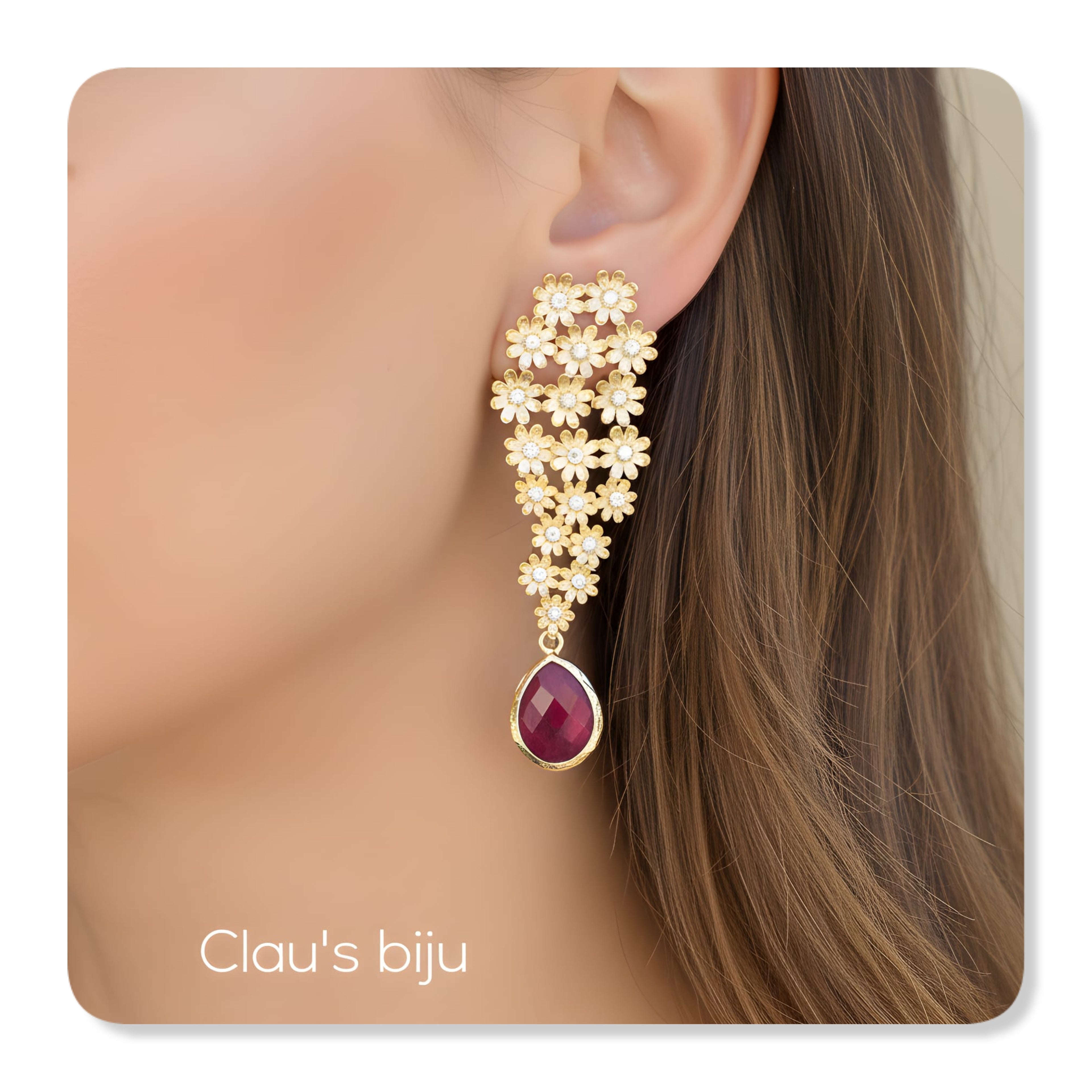 Earrings plated in 18 karat gold.