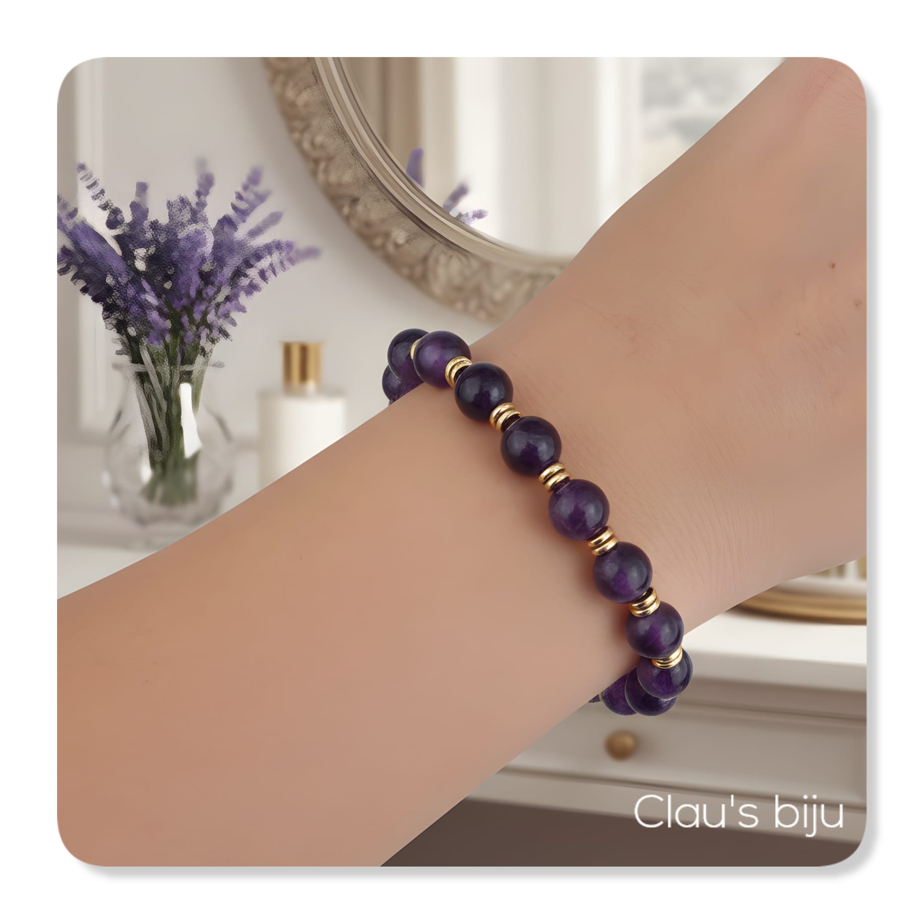 Collier orné de pierres d'améthyste.