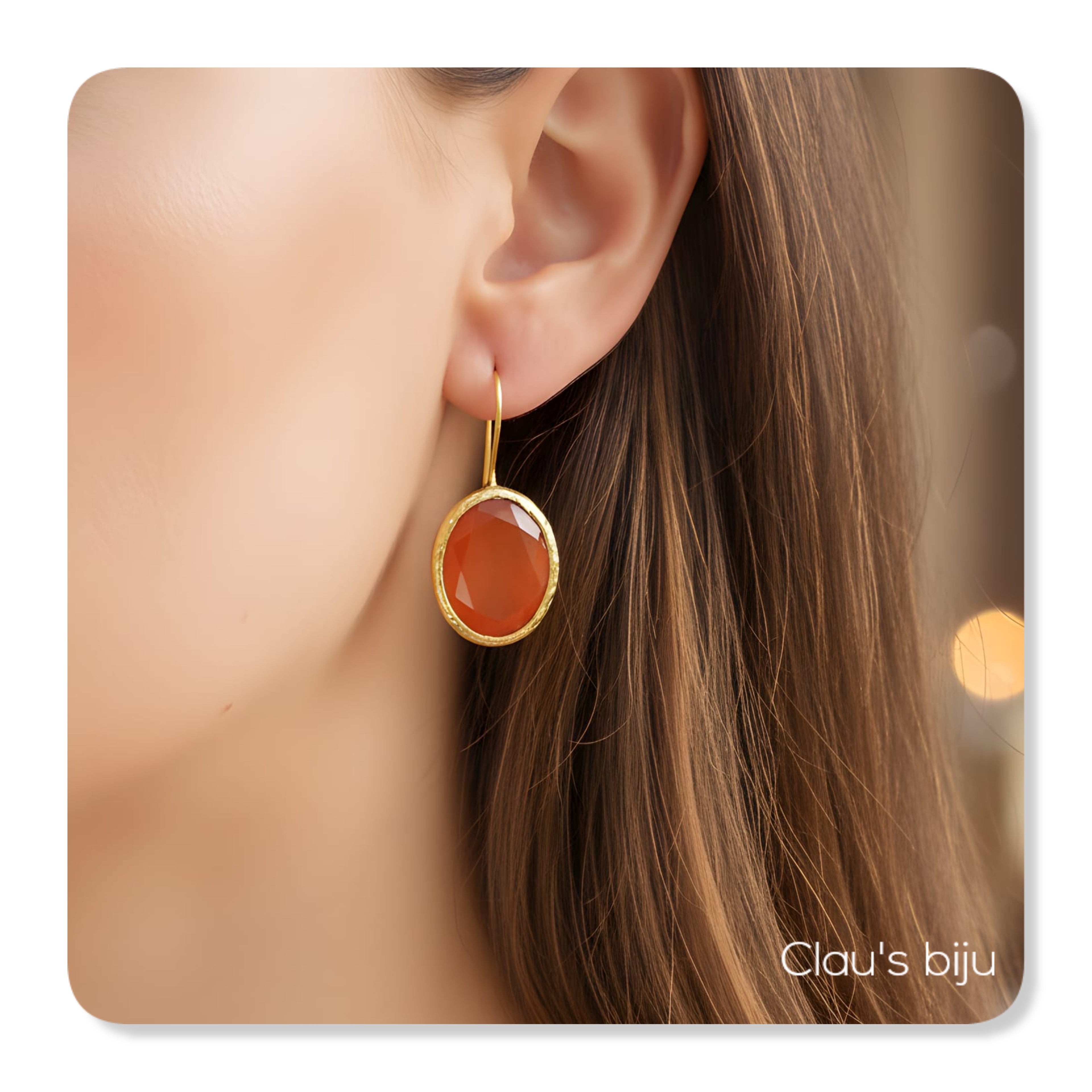 Brincos com pedra quartzo laranja, banhados a ouro de 18 quilates