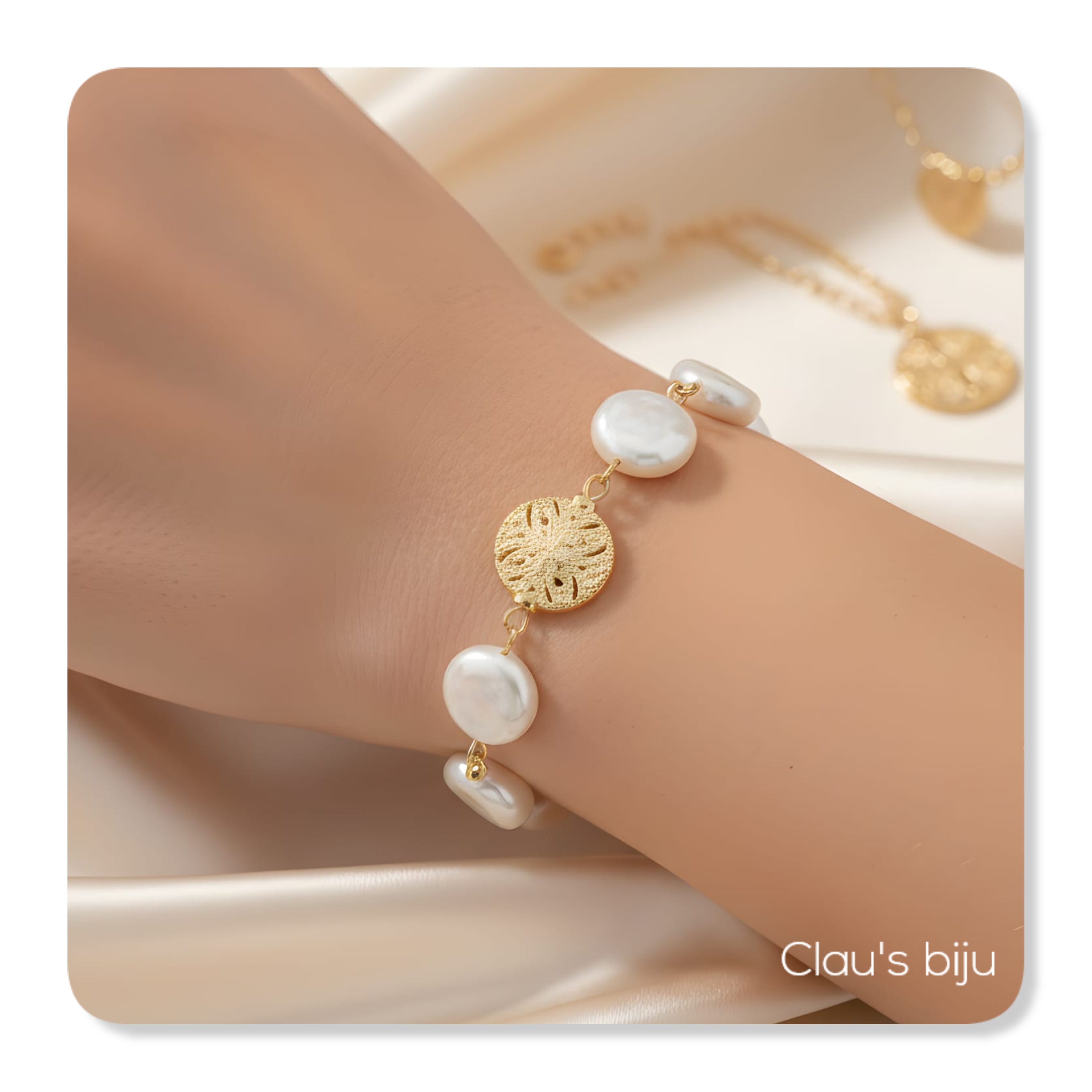 Pulseira de pérolas com peça banhada a ouro