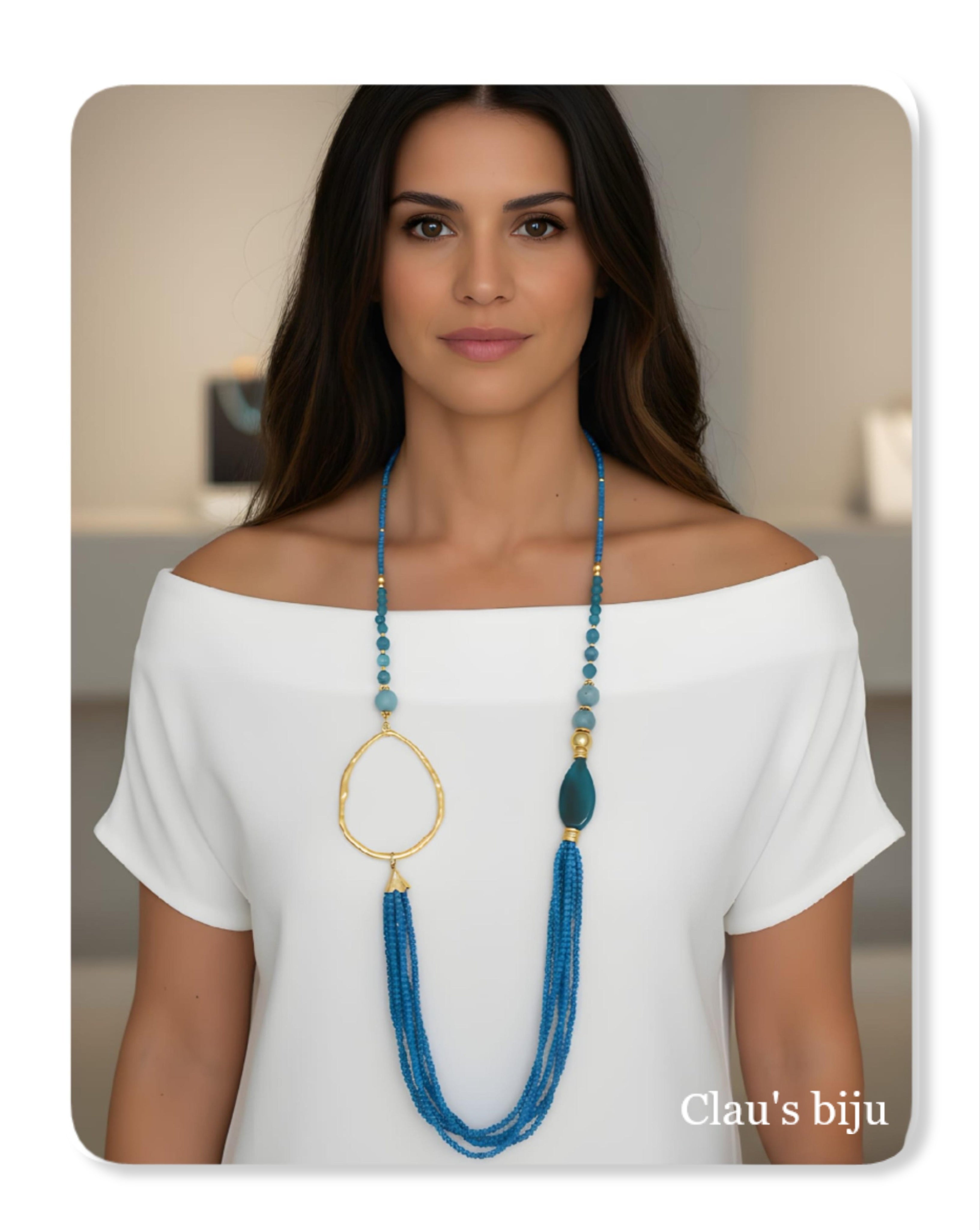 Colar com pedras azuis, banhado a ouro de 18 quilates