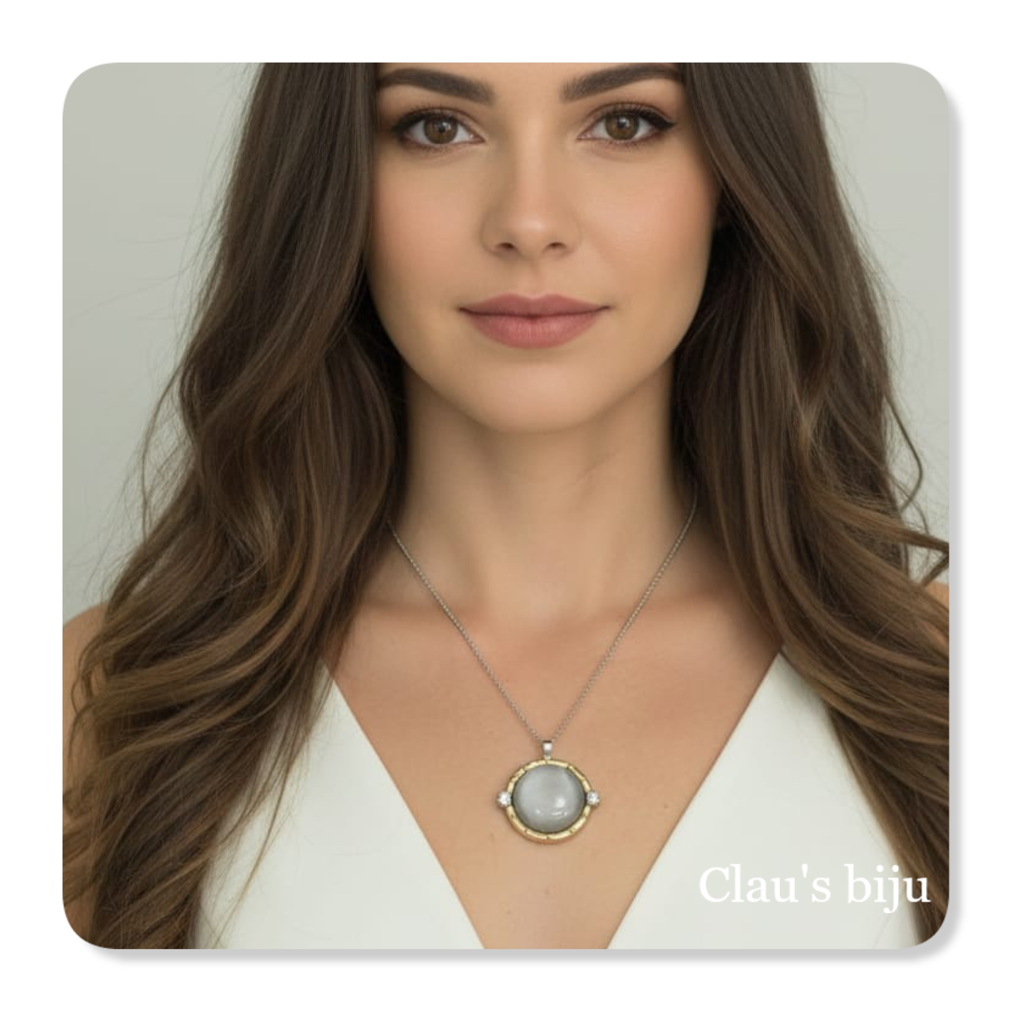 Fil d'acier et pendentif orné d'une pierre œil-de-chat.