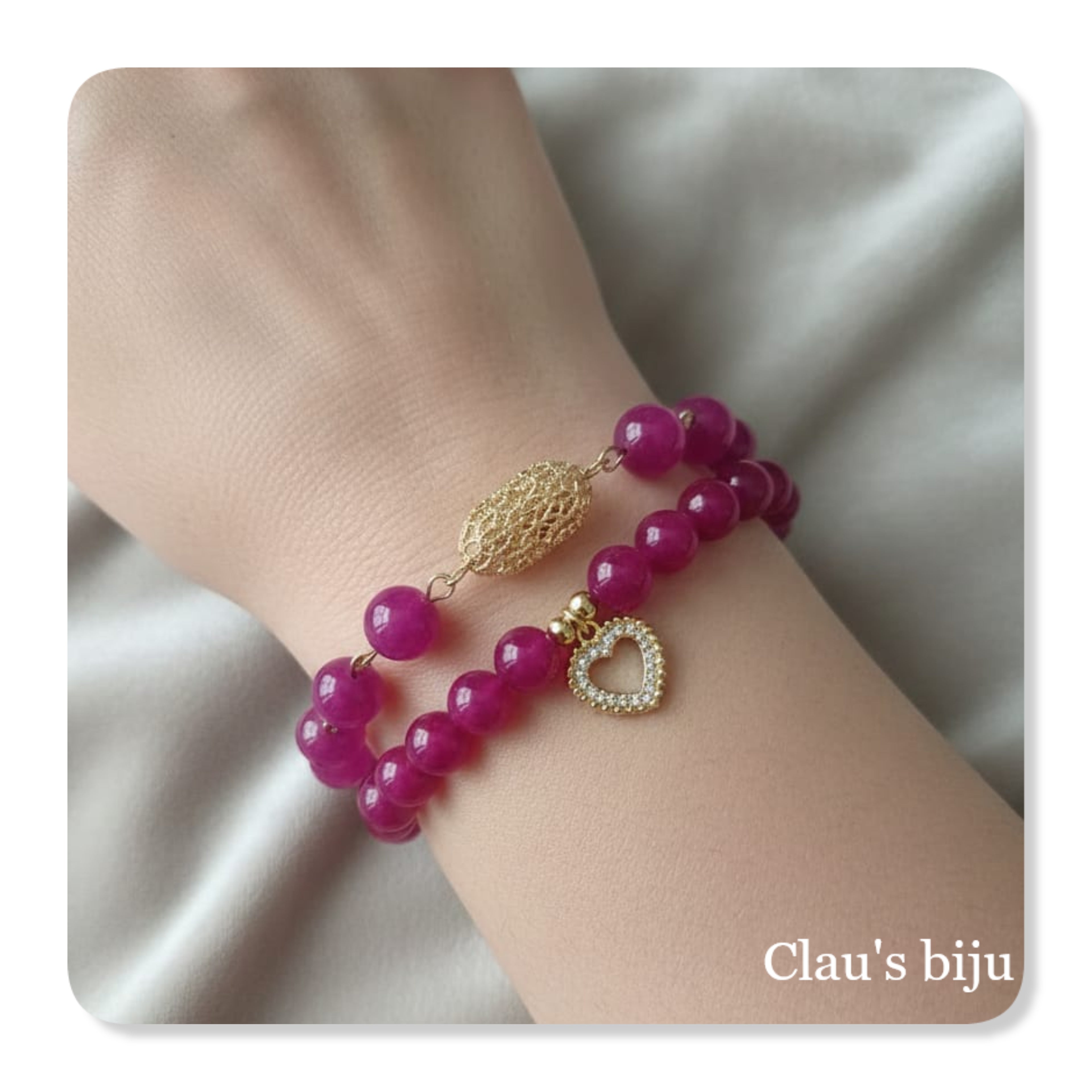 Pulseiras com pedras semipreciosas e peças banhadas a ouro