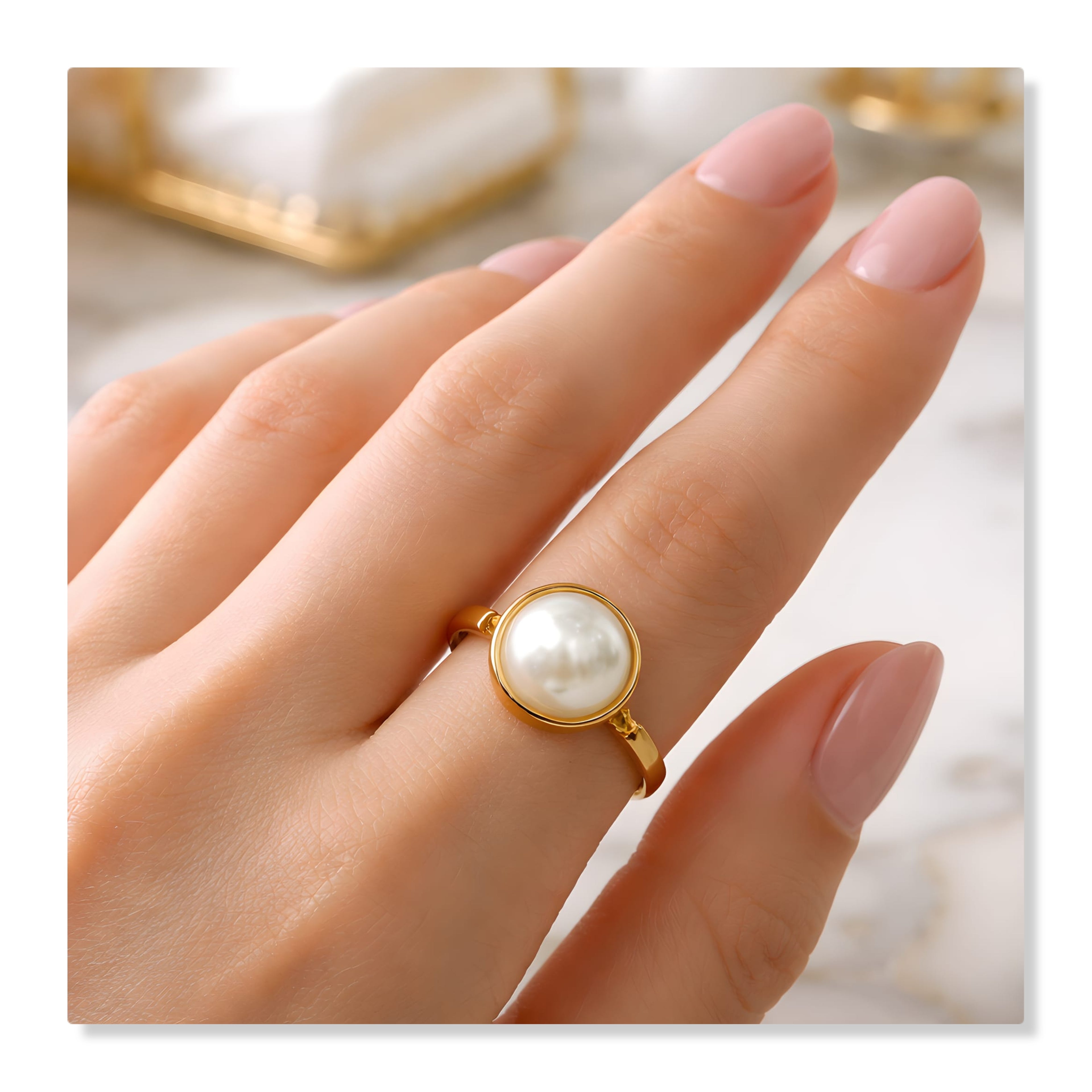 Anel com pérola barroca,  banhado a ouro, ajustável