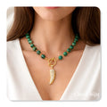 Colar com pedras Malaquite e peças em aço