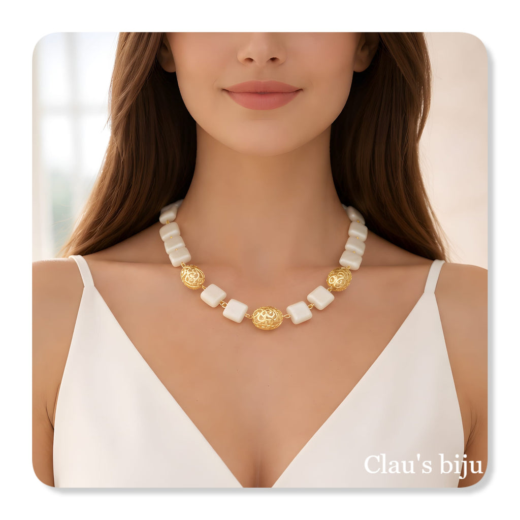 Colar com peças banhadas a ouro