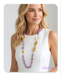 Collier orné de pierres de jade lilas et de pièces plaquées or 18 carats.