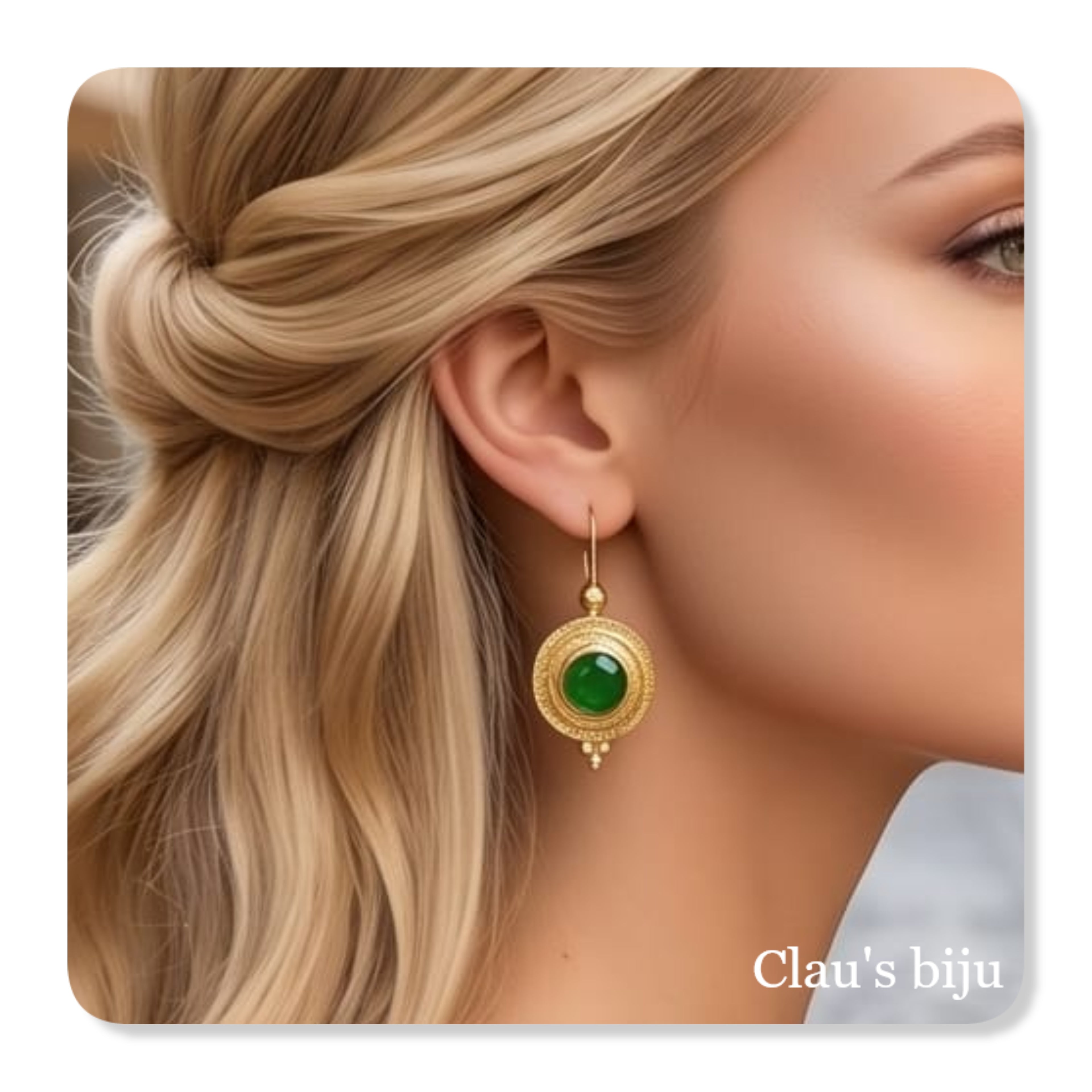 Brincos com pedra verde, banhados a ouro de 18 quilates