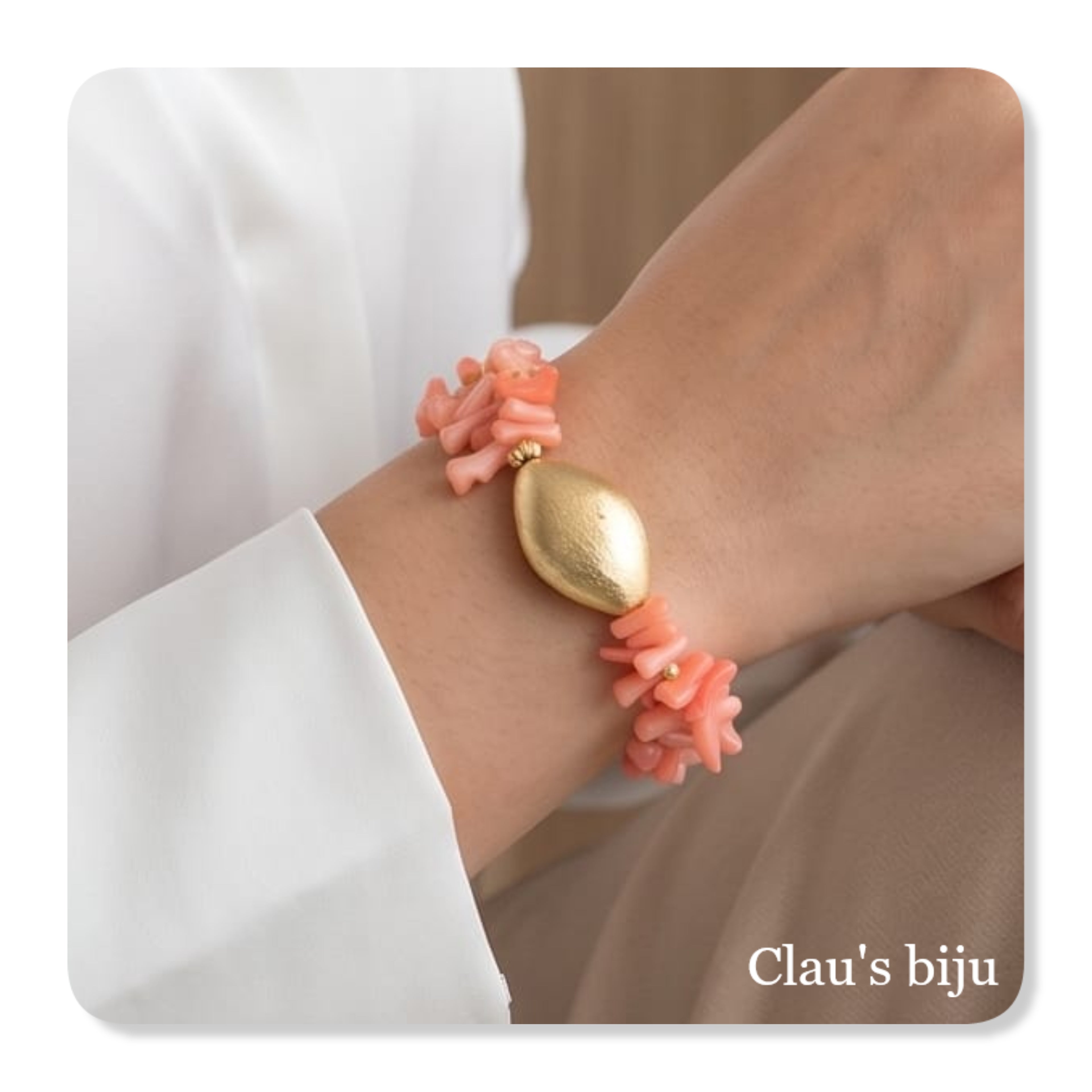 Pulseira em madrepérola com peça banhada a ouro