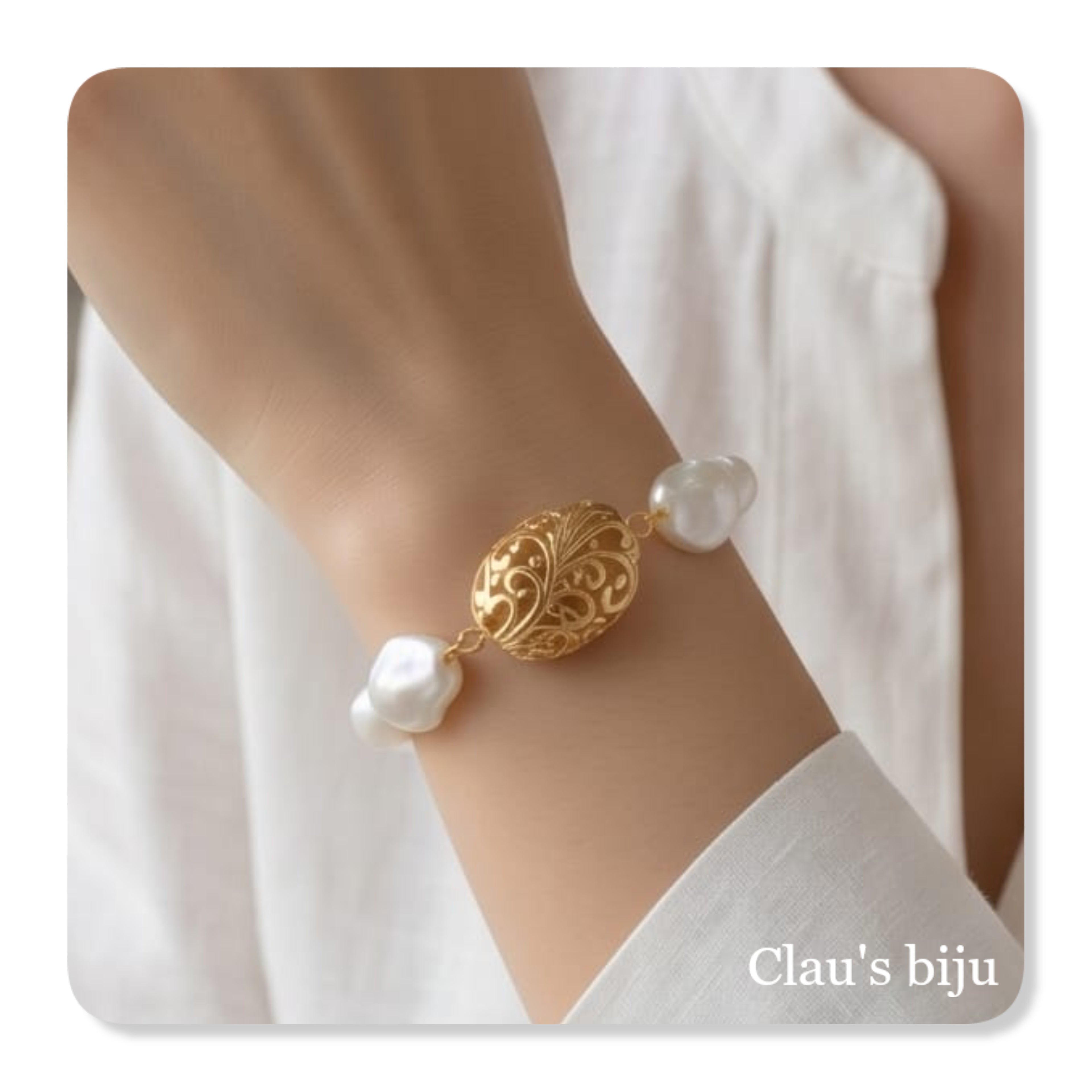 Colar de pérolas com peças banhadas a ouro
