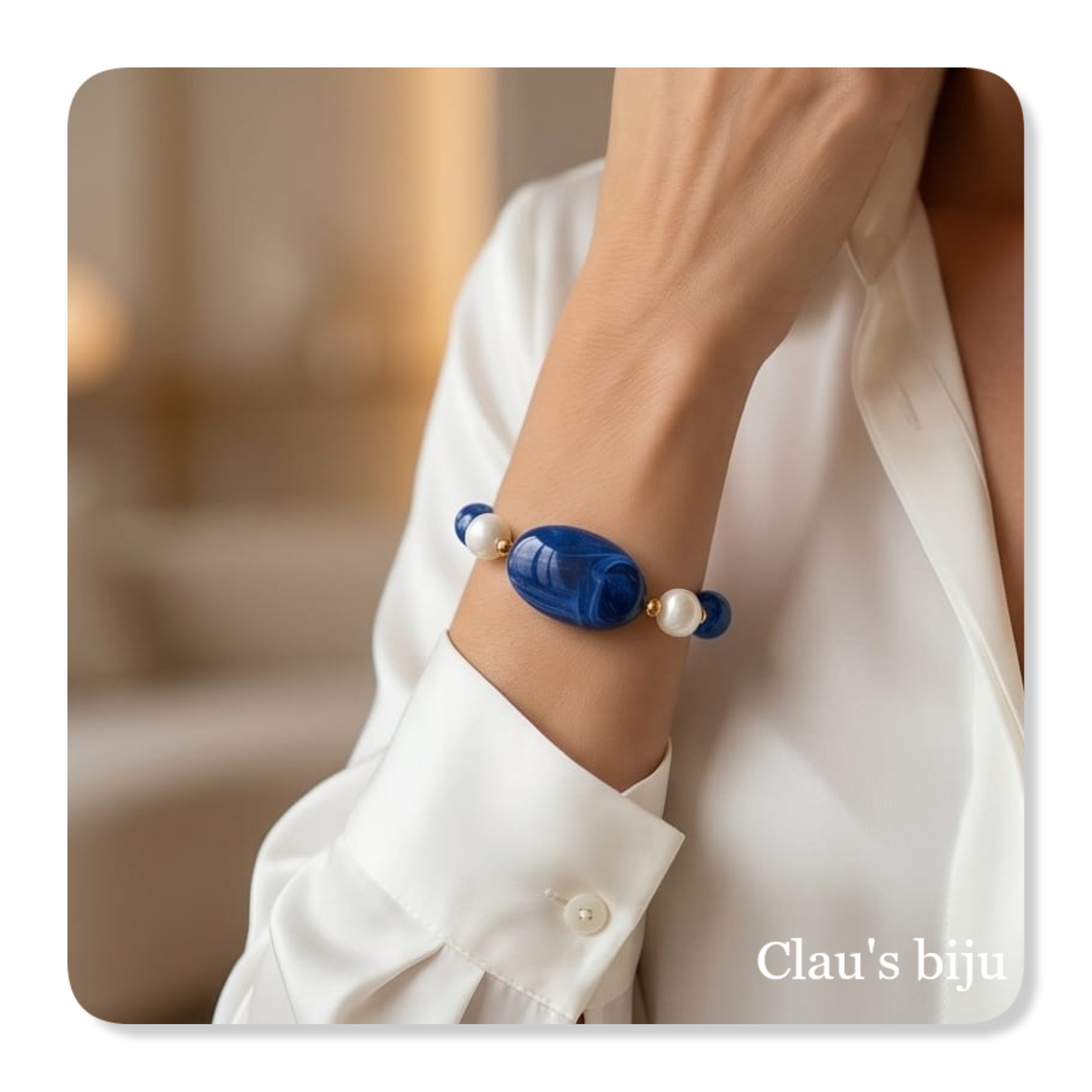Pulseira em aço com peças em resina azuis e pérolas de água doce