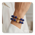 Pulseiras com pedras azuis e peças banhadas a ouro