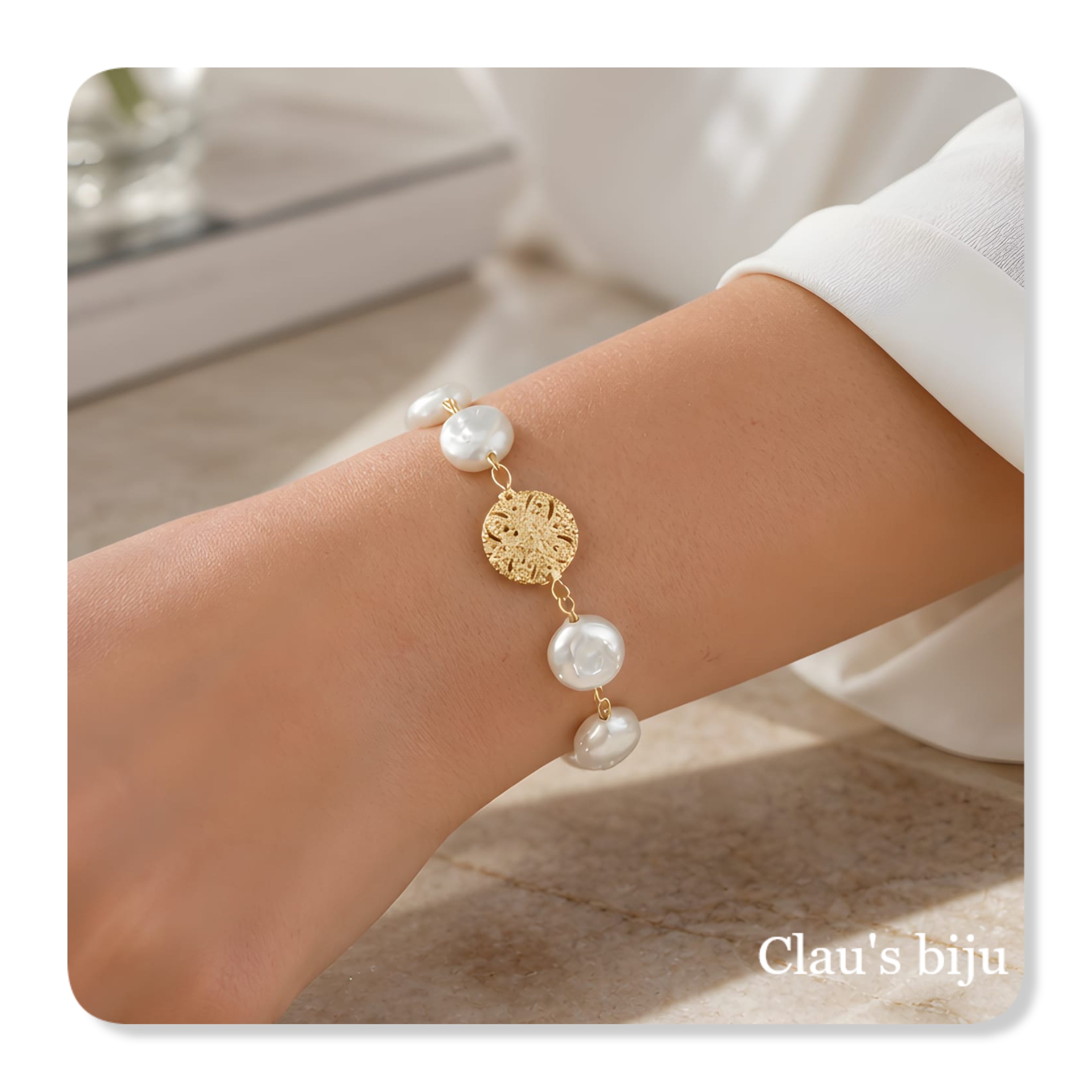 Pulseira de pérolas com peça banhada a ouro